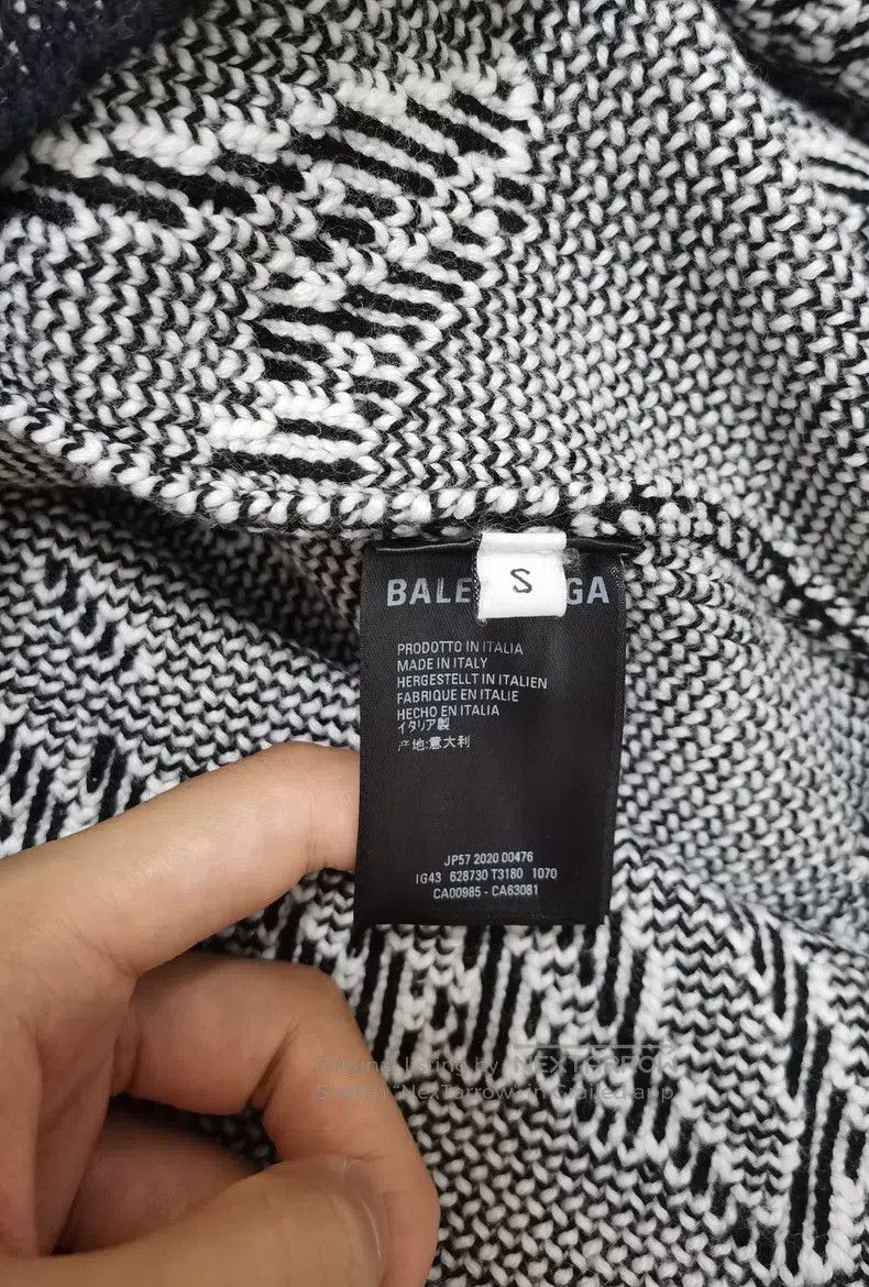 Balenciaga Balenciaga Graffiti script logo crewneck sweater Size US S / EU 44-46 / 1 - 5 Thumbnail