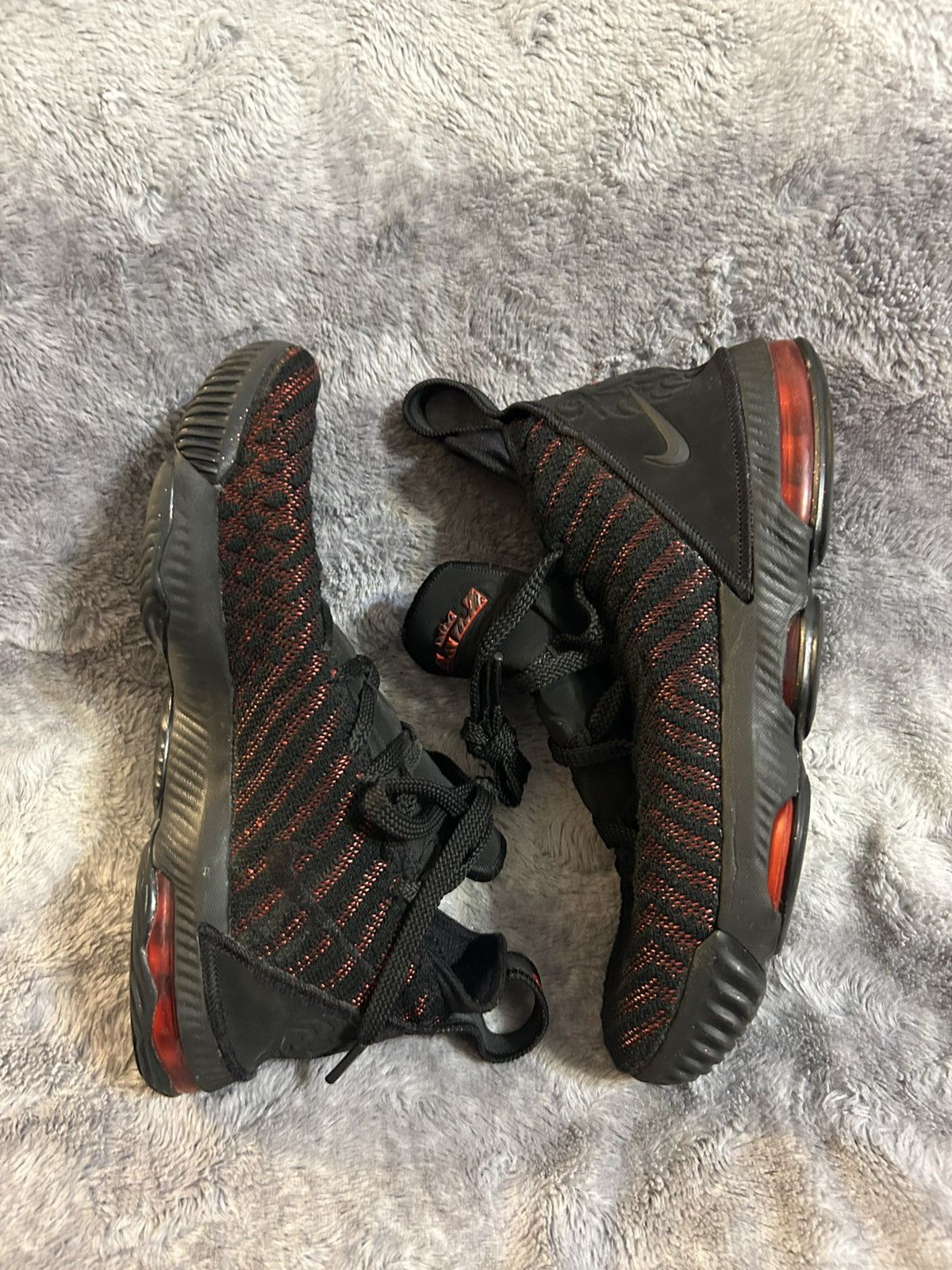 Nike Nike LeBron 16 GS Fresh Bred Size 6.5y Size US 6.5 / EU 39-40 - 8 Thumbnail