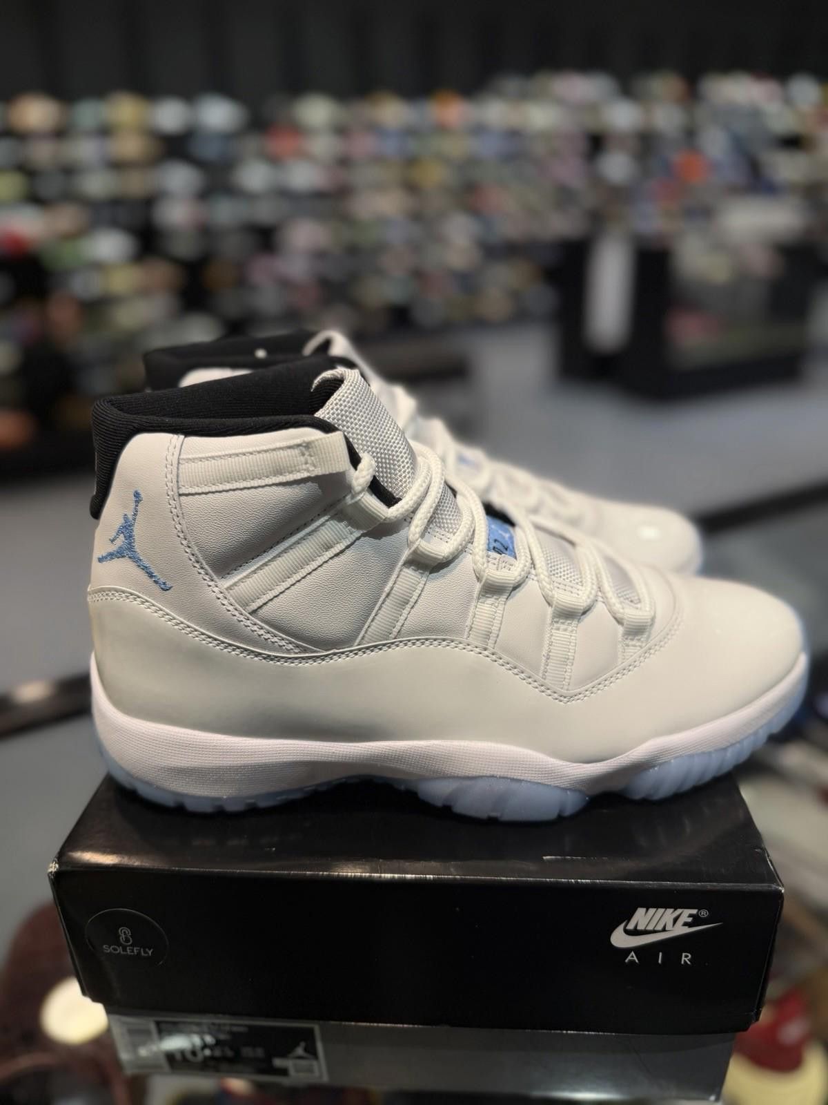 Jordan Brand Jordan Air Jordan 11 Retro Legend Blue 2024 White/Blue (10) Size US 10 / EU 43 - 9 Thumbnail