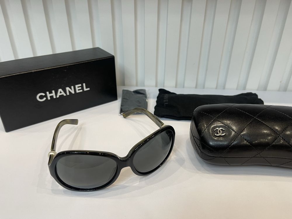 Chanel Chanel Pearl Sunglasses Size ONE SIZE - 1 Thumbnail