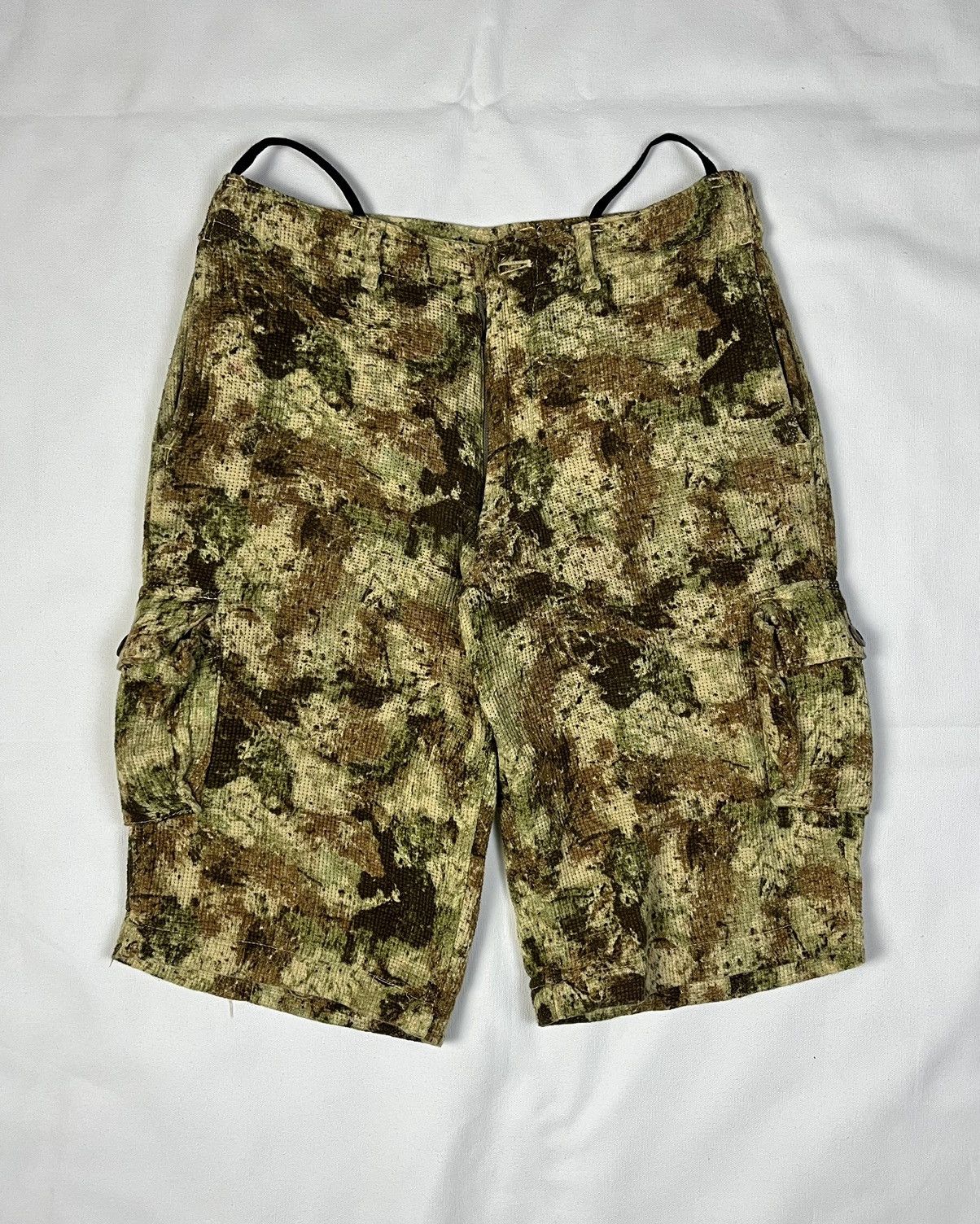 image of General Research Camouflage Cargo Shorts 1998, Men's (Size 31)