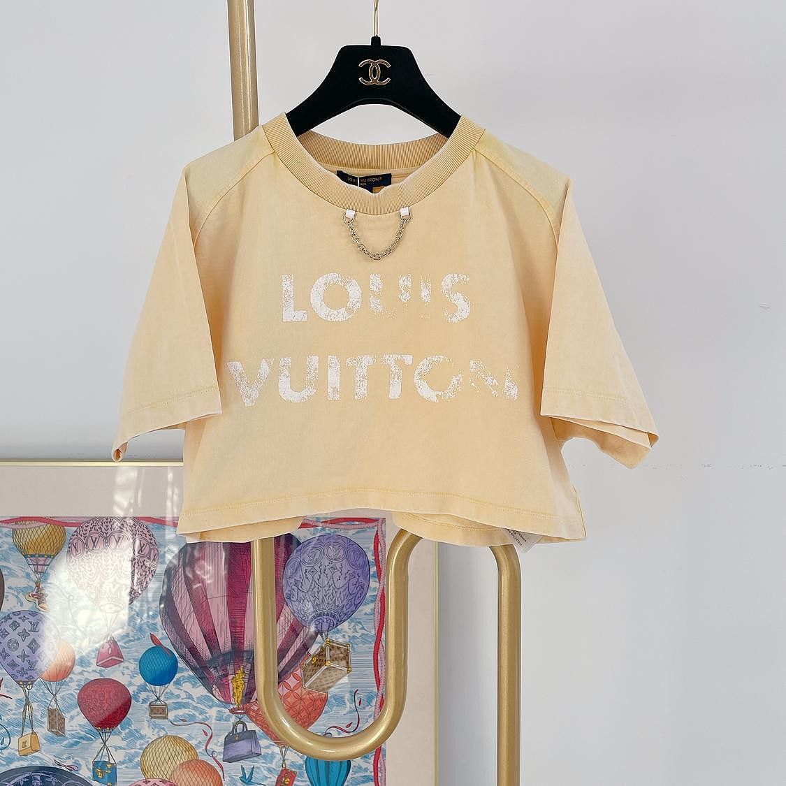 Louis Vuitton Louis Vuitton Chain Logo Short Sleeve T-Shirt Size XS Size XS / US 0-2 / IT 36-38 - 1 Thumbnail