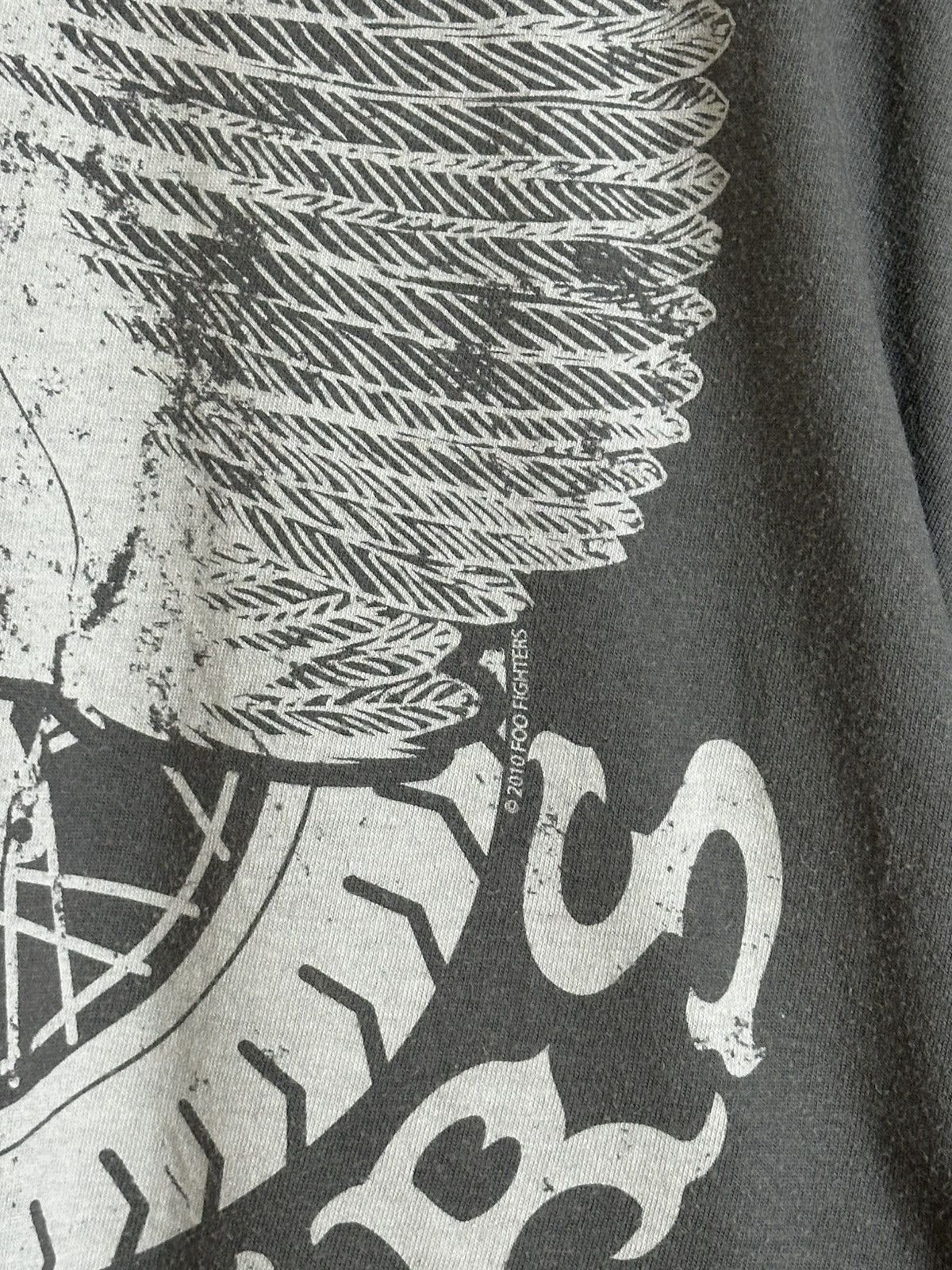 Band Tees 🔥 Foo Fighters 2010 Vintage Rock Band T Shirt Streetwear Size US XL / EU 56 / 4 - 3 Thumbnail