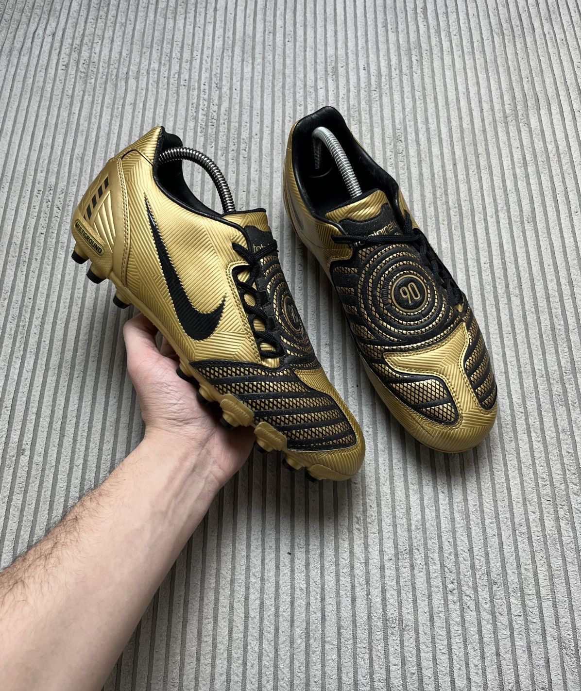 Nike Hype Nike Total 90 Shoot II MG Gold Football Cleats 00s Size US 9.5 / EU 42-43 - 13 Thumbnail
