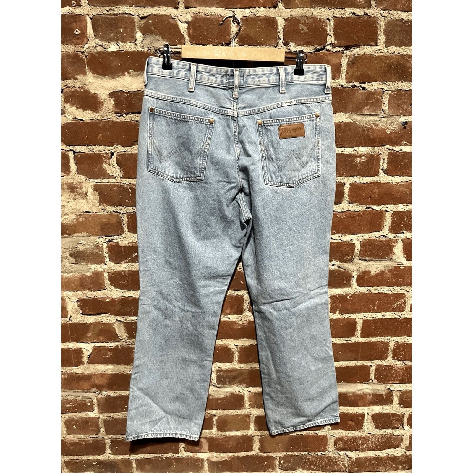 Wrangler Wrangler Jeans Mens Blue Denim Straight Distressed 31 x 28 Regular Size 31 28 Denim Blue Size US 31 - 2 Thumbnail