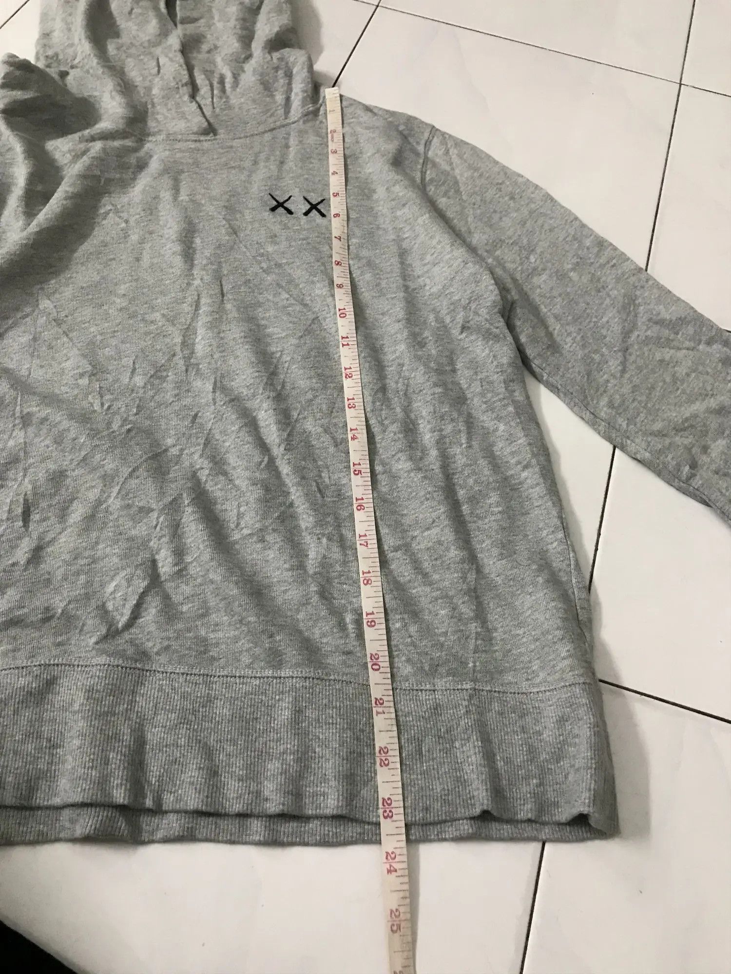 Kaws × Uniqlo Kaws Uniqlo Grey Hoodie Size US M / EU 48-50 / 2 - 7 Thumbnail