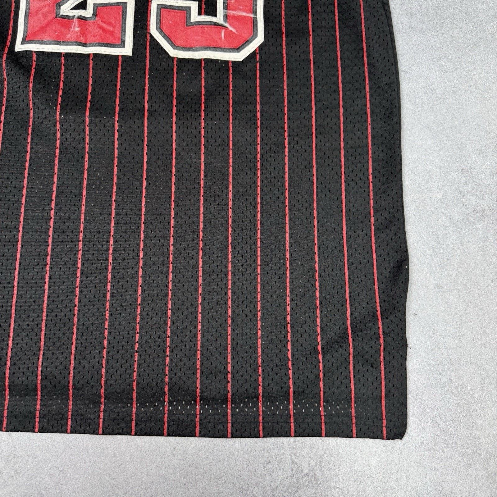 Nike Vintage Nike Chicago Bulls Jersey Air Jordan Men Size L Size US L / EU 52-54 / 3 - 21 Thumbnail
