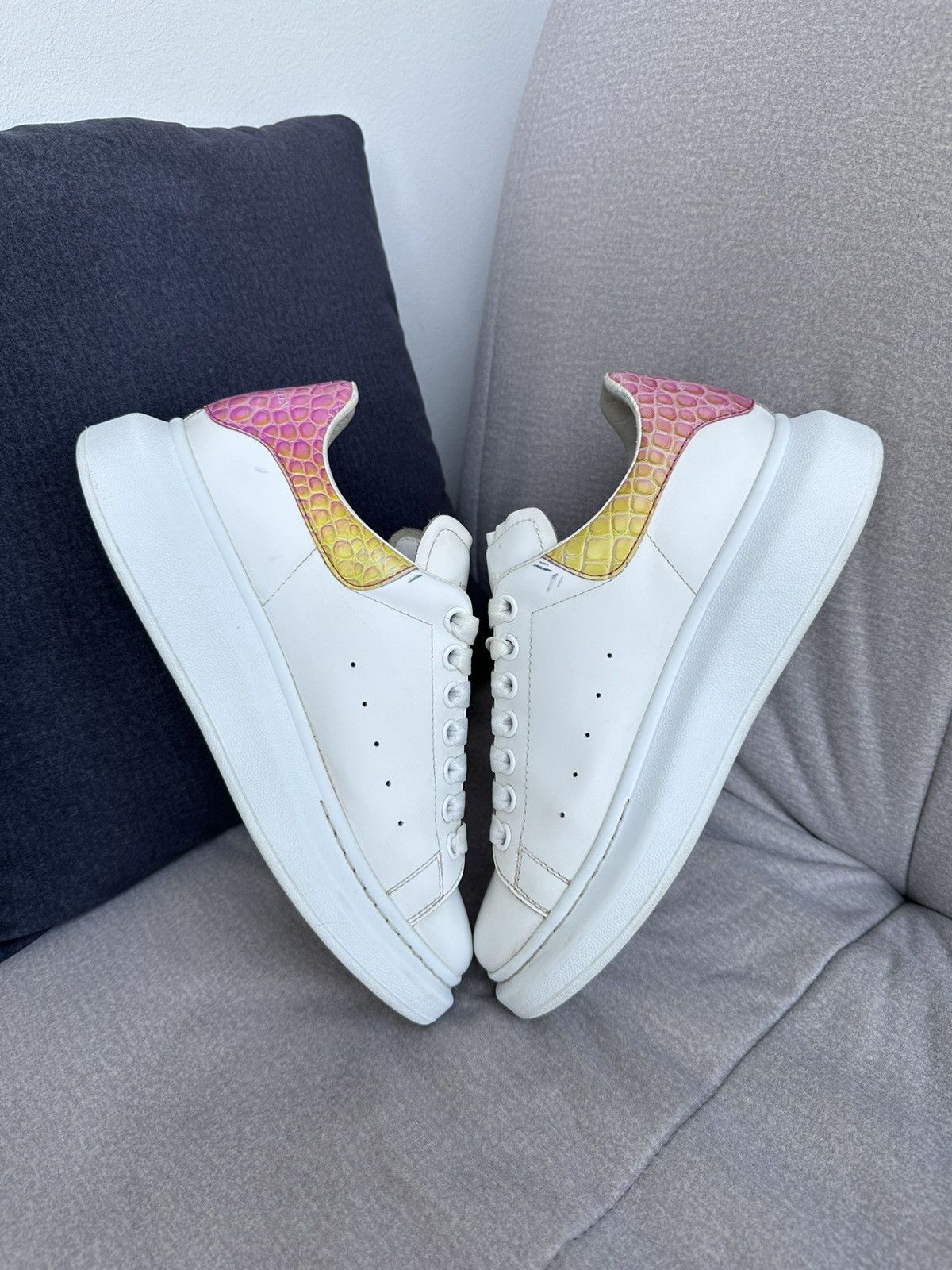 Alexander McQueen Alexander Mcqueen White Oversize Sneakers RRP - 750$ Size US 7 / EU 40 - 4 Thumbnail