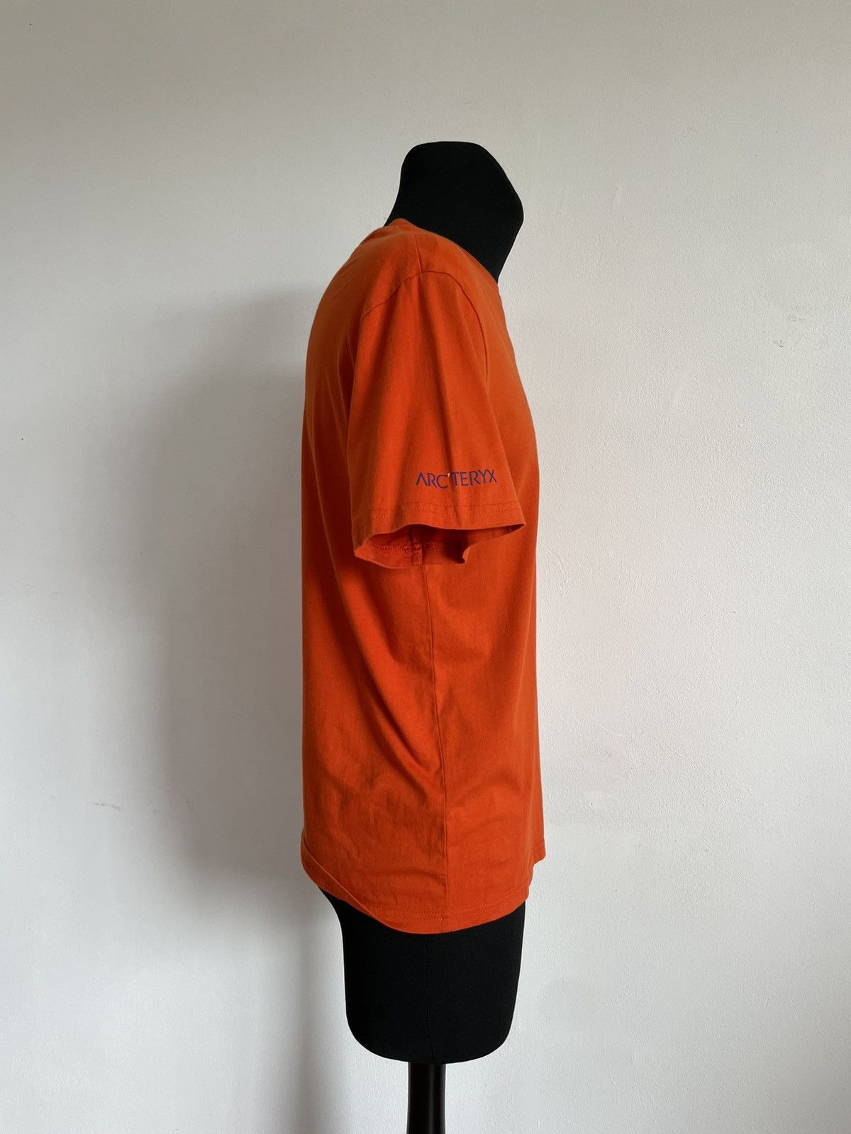 Arc'teryx × Vintage Vintage Arc'teryx Apostrophe Big Logo Orange T-shirt Size M Size US M / EU 48-50 / 2 - 5 Thumbnail