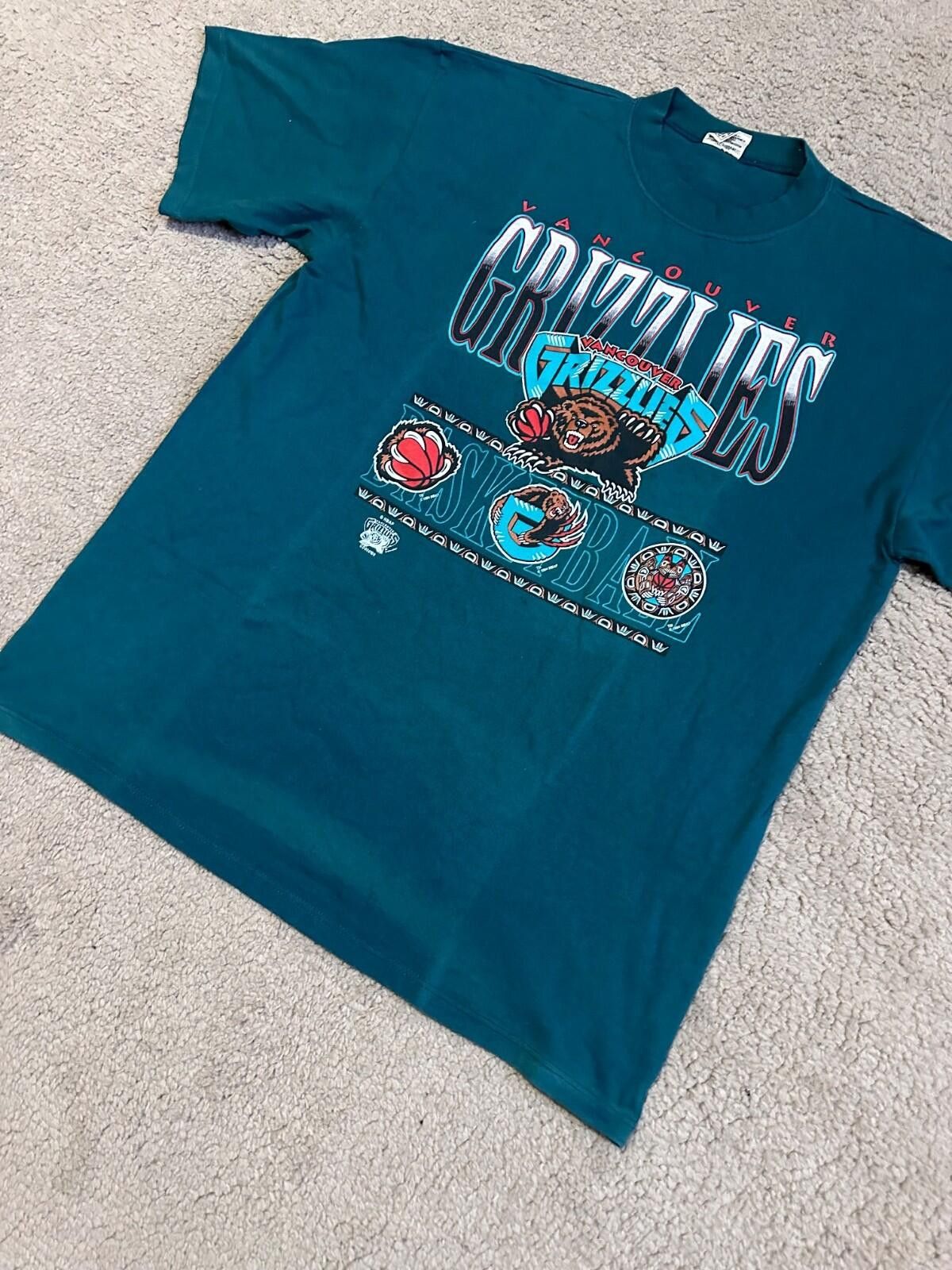Other 1994 Vancouver Grizzlies NBA basketball graphic tee shirt Size US XL / EU 56 / 4 - 2 Thumbnail