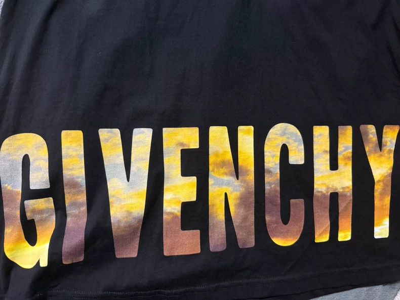 Givenchy Givenchy Short-sleeved T-shirt with Logo at Hem Size US XS / EU 42 / 0 - 3 Thumbnail