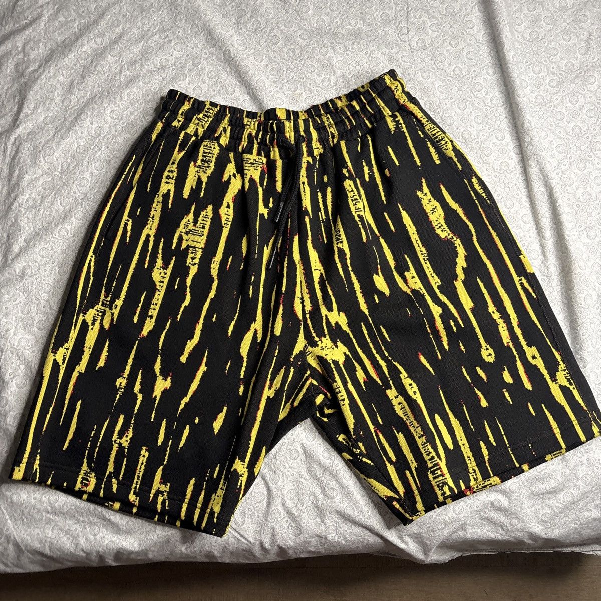 Ambush Design Ambush bowling all over print shorts Size US 33 - 2 Thumbnail