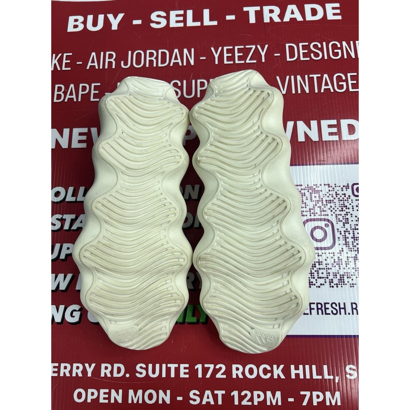 Adidas adidas Yeezy 450 Cloud White Size 10.5 H68038 Size US 10.5 / EU 43-44 - 6 Thumbnail