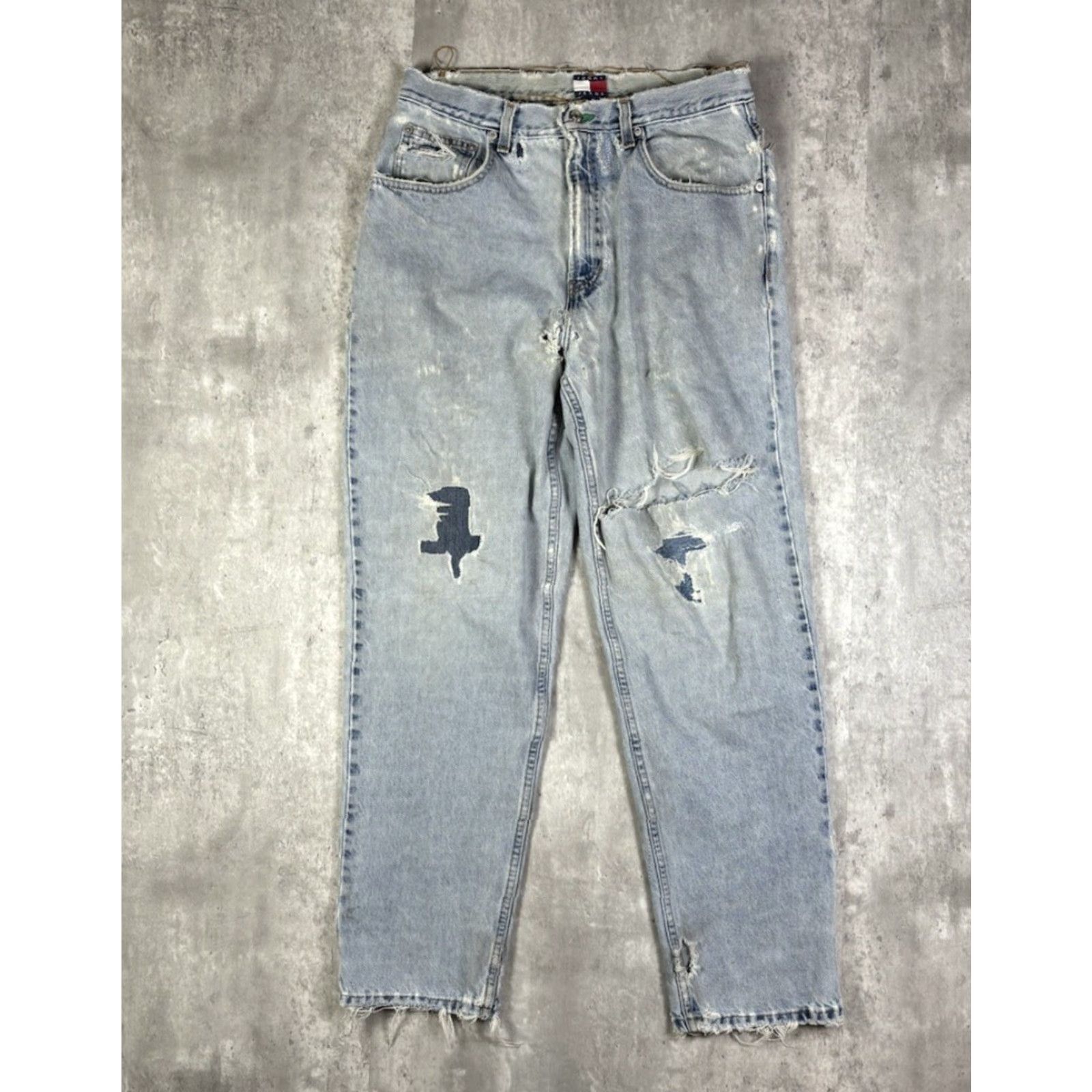 Tommy Hilfiger Vintage Tommy Hilfiger Jeans Distressed Baggy Fit Light Wash 32x32 Men Jeans blue 90s Relaxed Denim Cotton Logo Zipper Button 32in inseam Mens Size US 32 / EU 48 - 5 Thumbnail