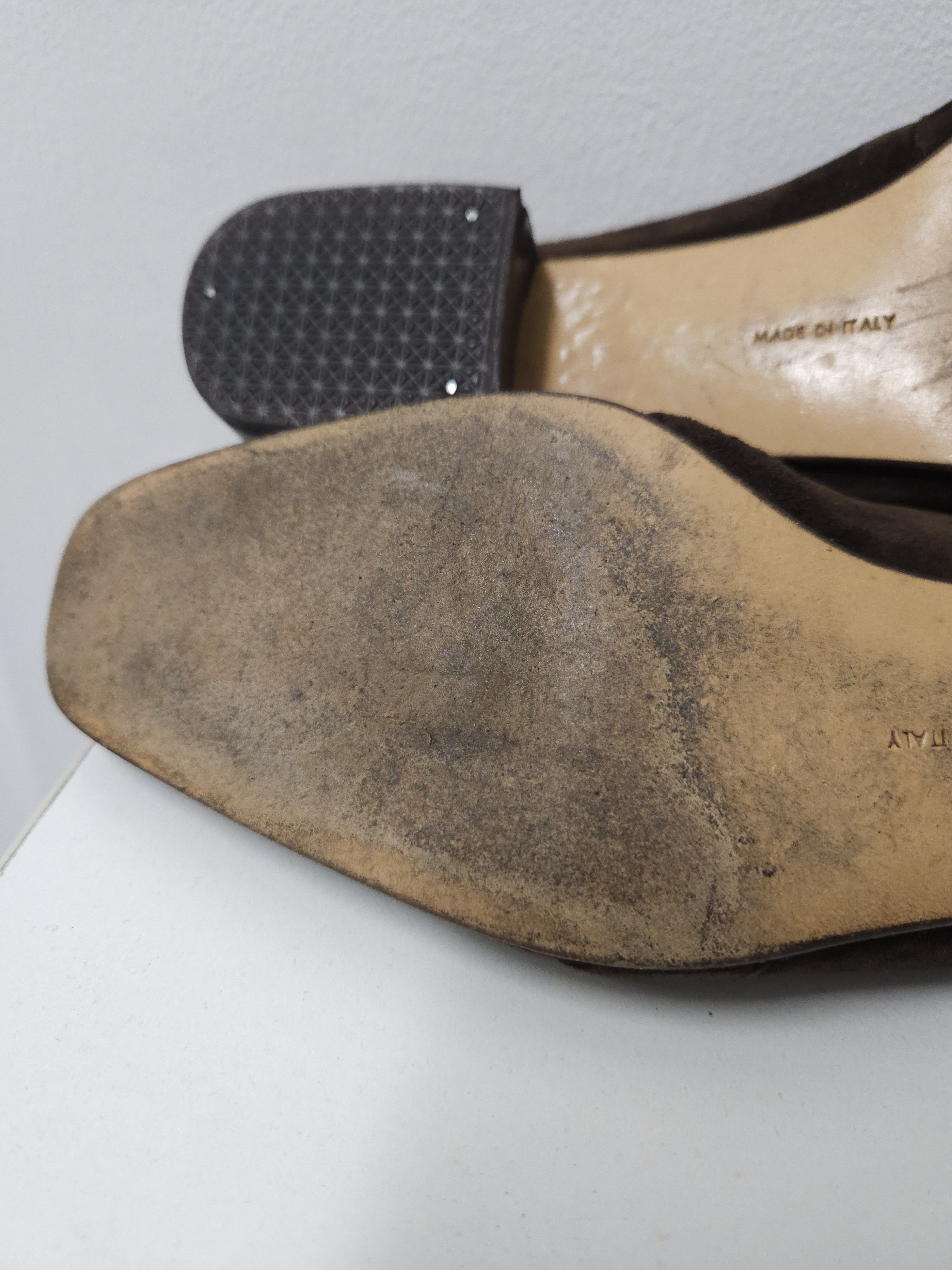 Salvatore Ferragamo Vintage Ferragamo brown suede loafers with gold hardware Size US 7 / IT 37 - 13 Thumbnail