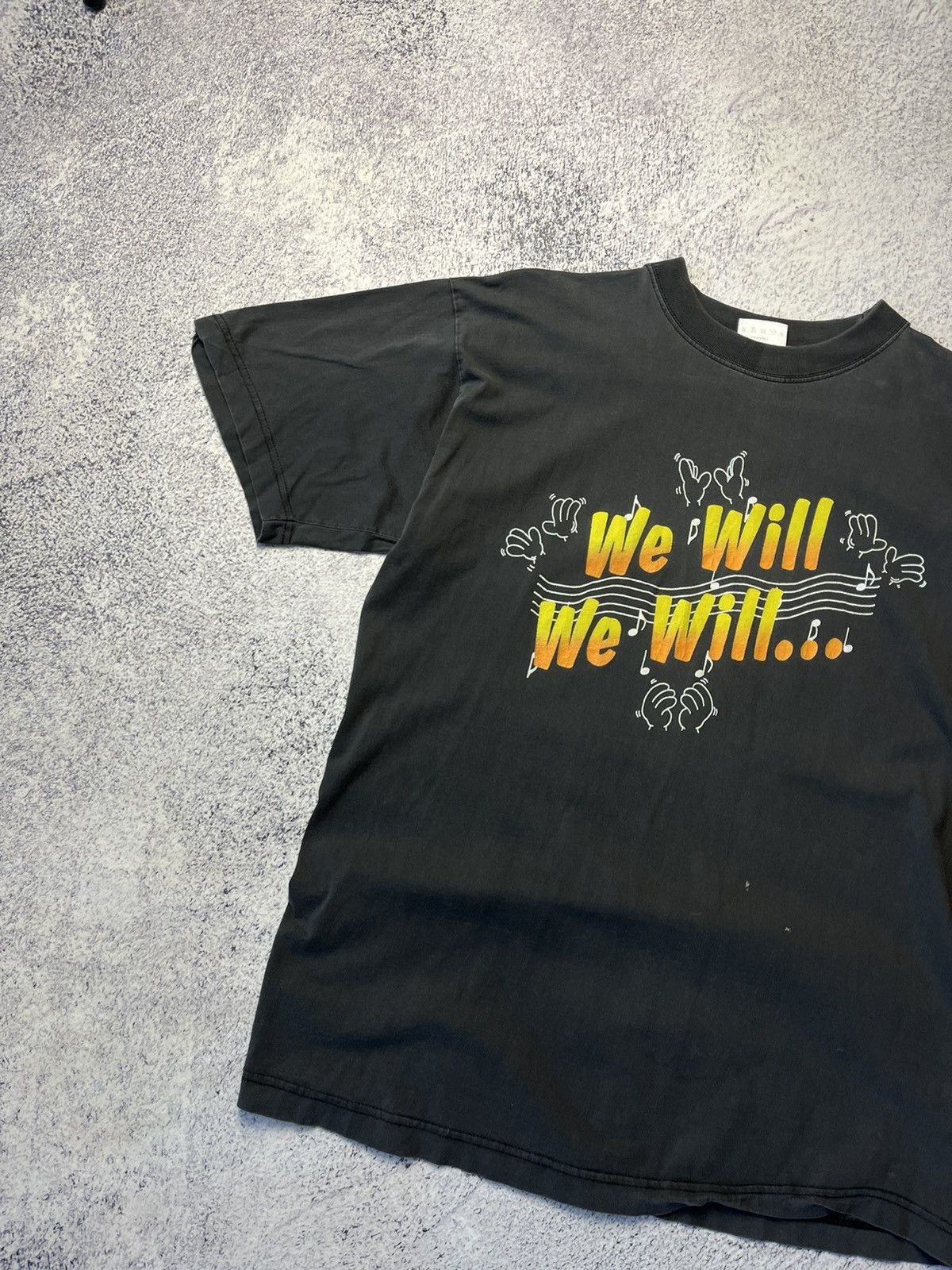 Band Tees Vintage T-shirt We Will We Will Rock You ! Queen Song Size US L / EU 52-54 / 3 - 3 Thumbnail