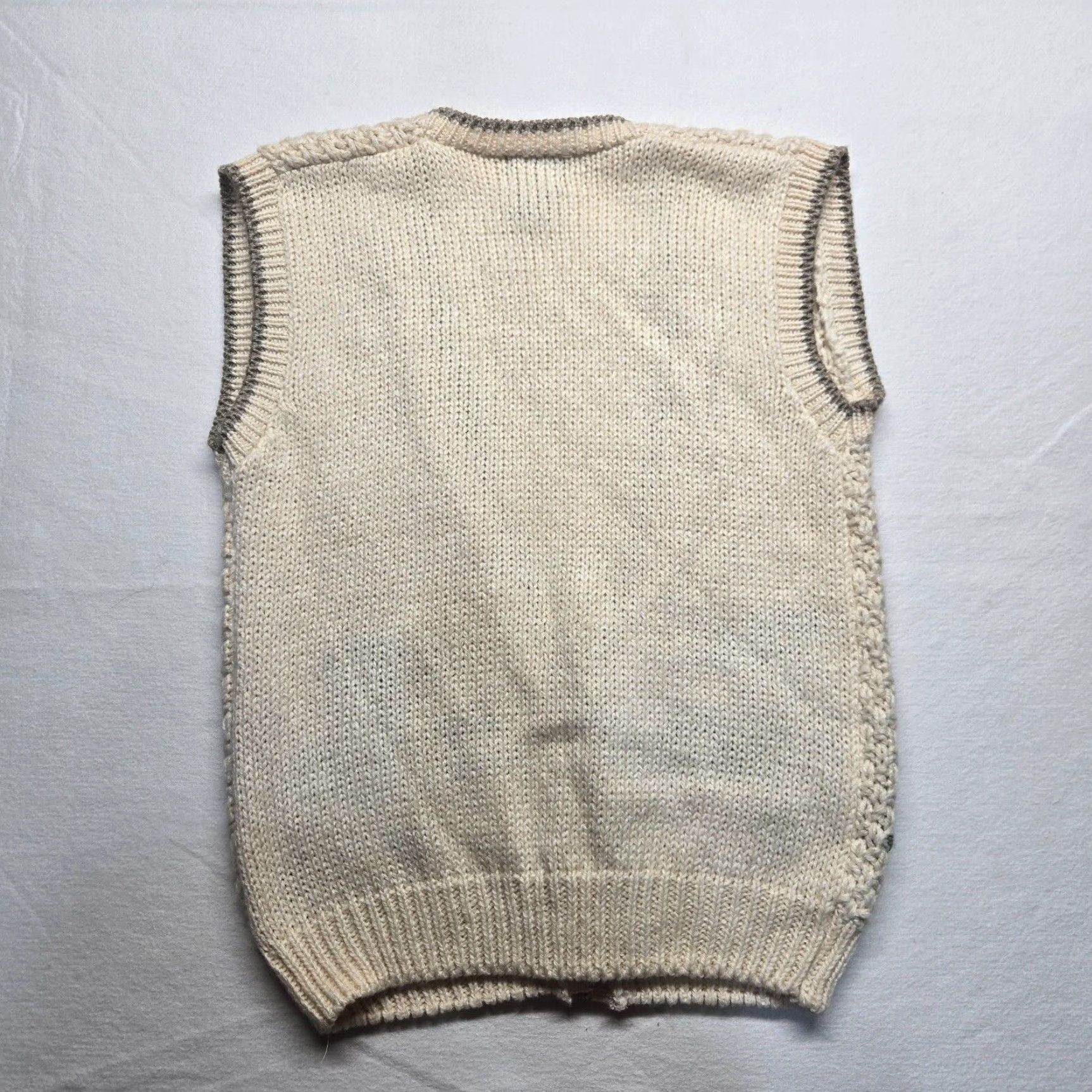 Vintage VINTAGE Designers Originals Tan Sweater Vest Brown Floral Crochet Hem Adult Women Medium Vest Size M / US 6-8 / IT 42-44 - 7 Thumbnail