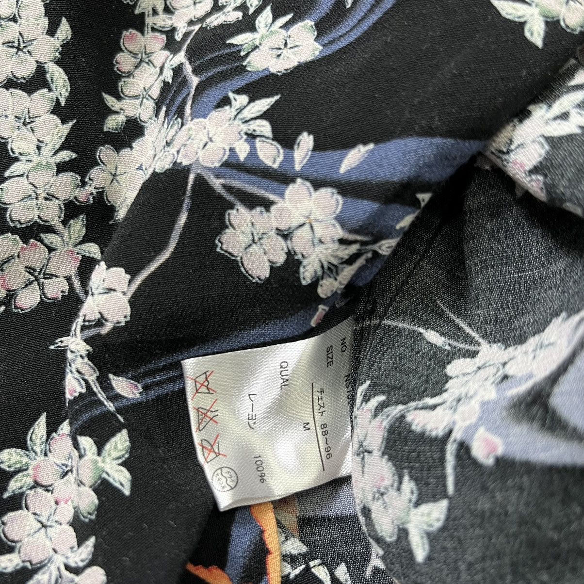 Japanese Brand Nagomi sakura loop collar shirt fish pattern Size US M / EU 48-50 / 2 - 6 Thumbnail