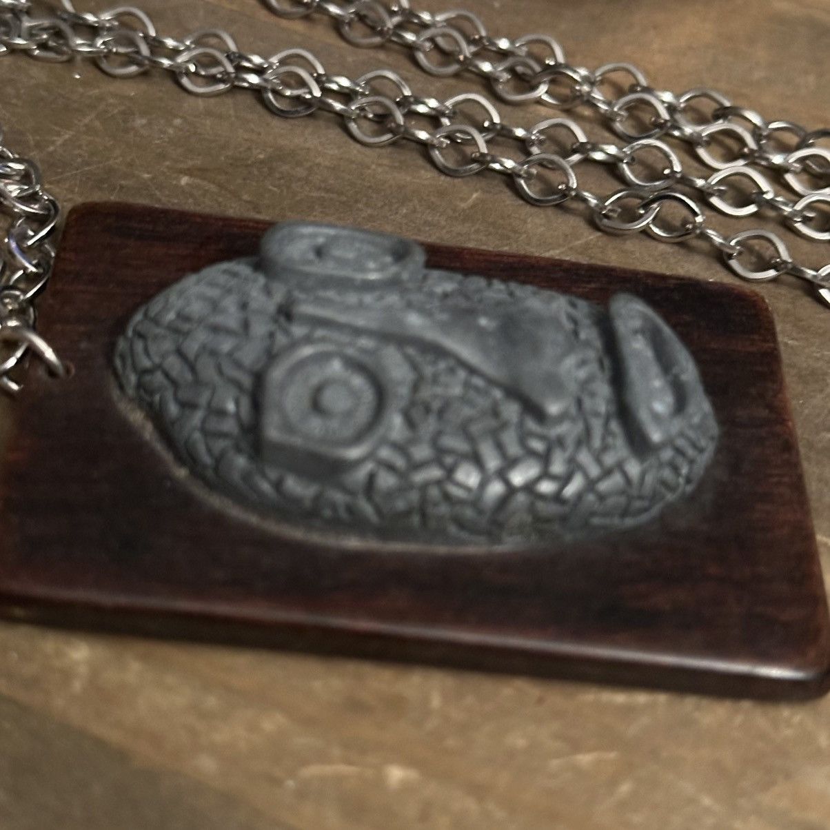 Vintage Vintage resin Mayan face plaque pendant necklace Size ONE SIZE - 3 Thumbnail