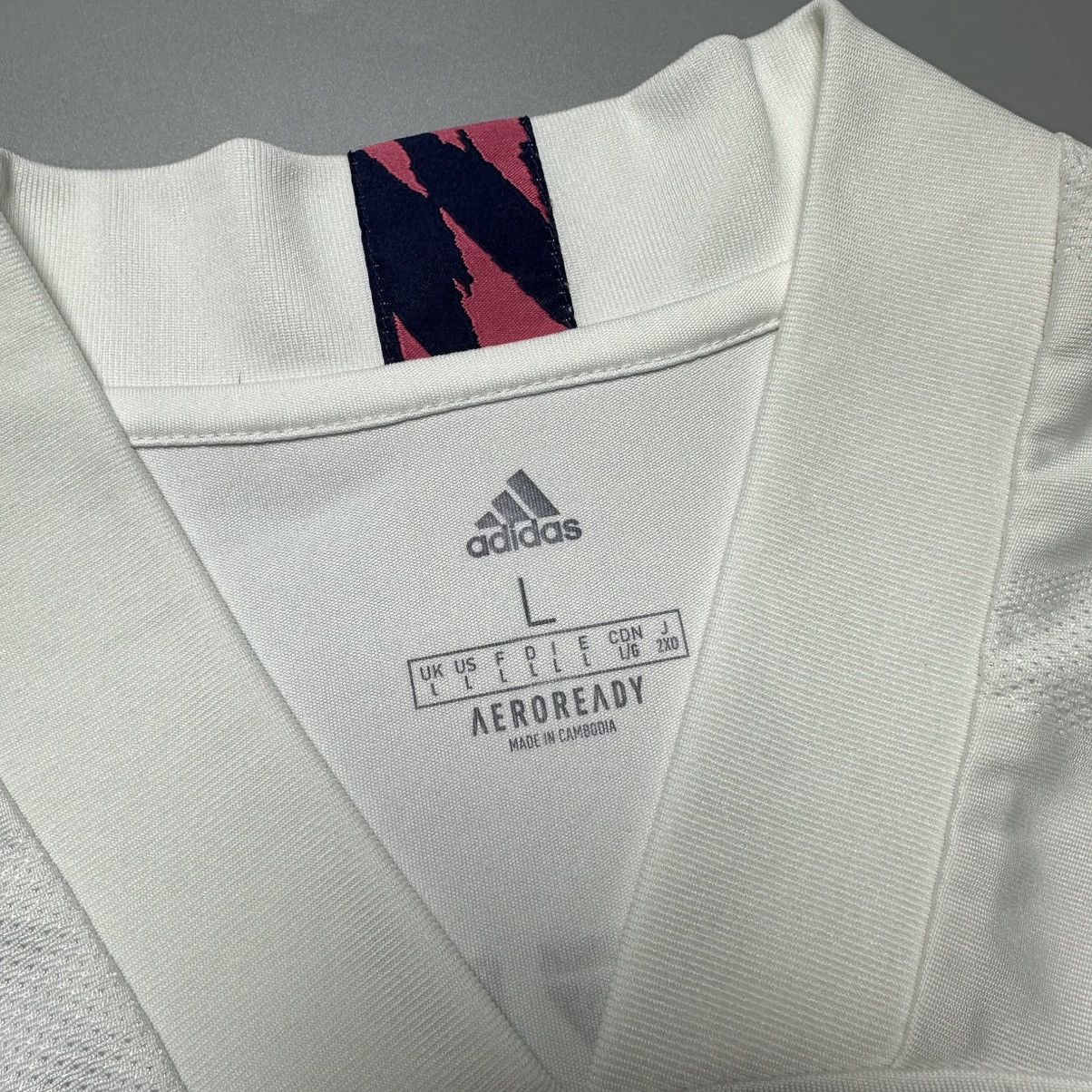 Vintage REAL MADRID ADIDAS 2020/2021 FOOTBALL HOME JERSEY #9 BENZEMA Size US L / EU 52-54 / 3 - 6 Thumbnail