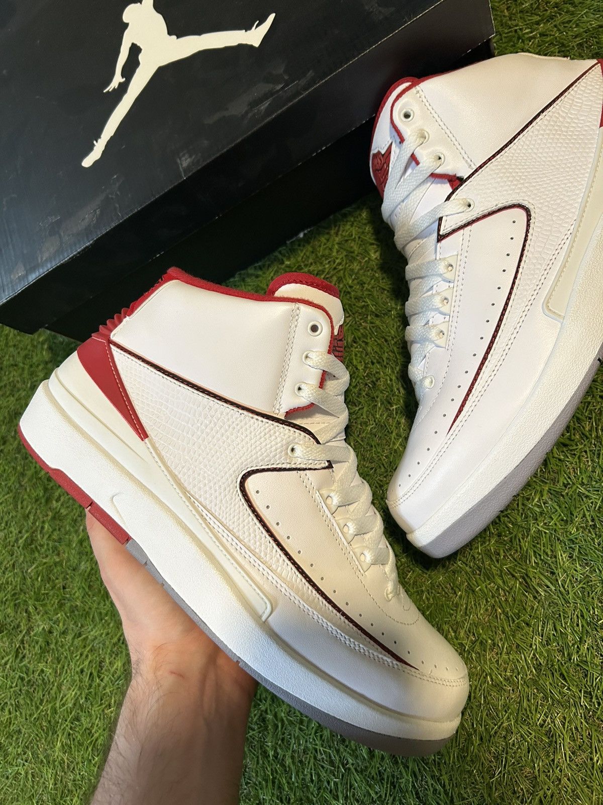 Jordan Brand Jordan 2 White Red Size US 10.5 / EU 43-44 - 2 Thumbnail