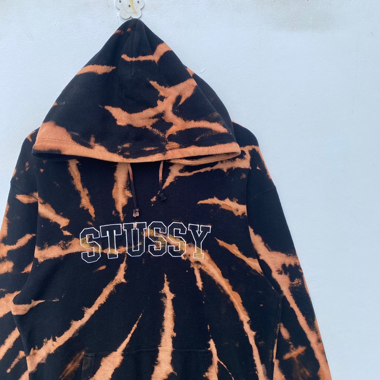 Stussy STUSSY HOODIE SPIRAL CUSTOM BLEACH WASH XL PULLOVER Size US XL / EU 56 / 4 - 3 Thumbnail