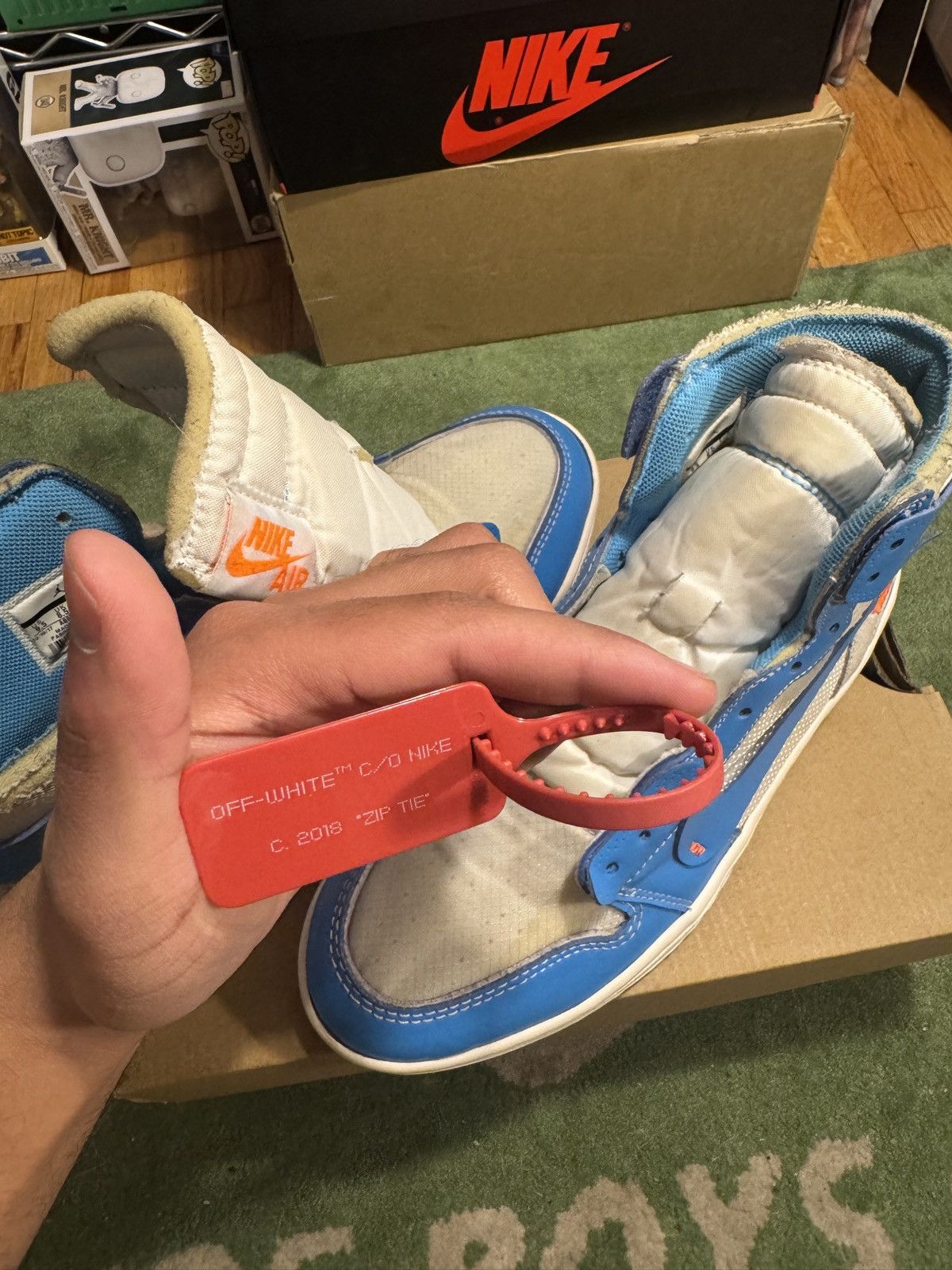 Jordan Brand × Off-White Air Jordan 1 High Off White "UNC" Size US 9.5 / EU 42-43 - 9 Thumbnail