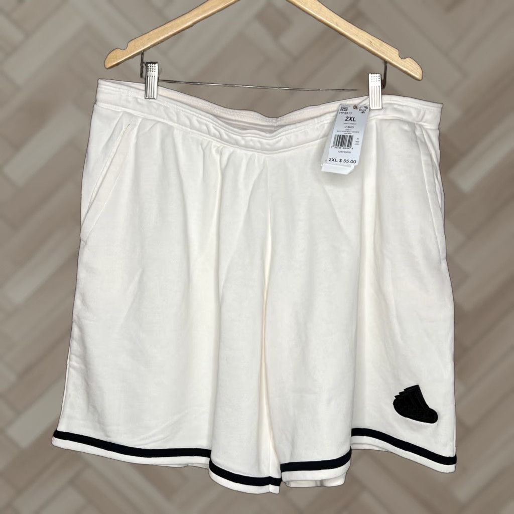 Adidas adidas Originals Men's Shorts Casual Flat White Cotton Drawstring 2XL HY5517 Logo Size US 39 - 1 Thumbnail
