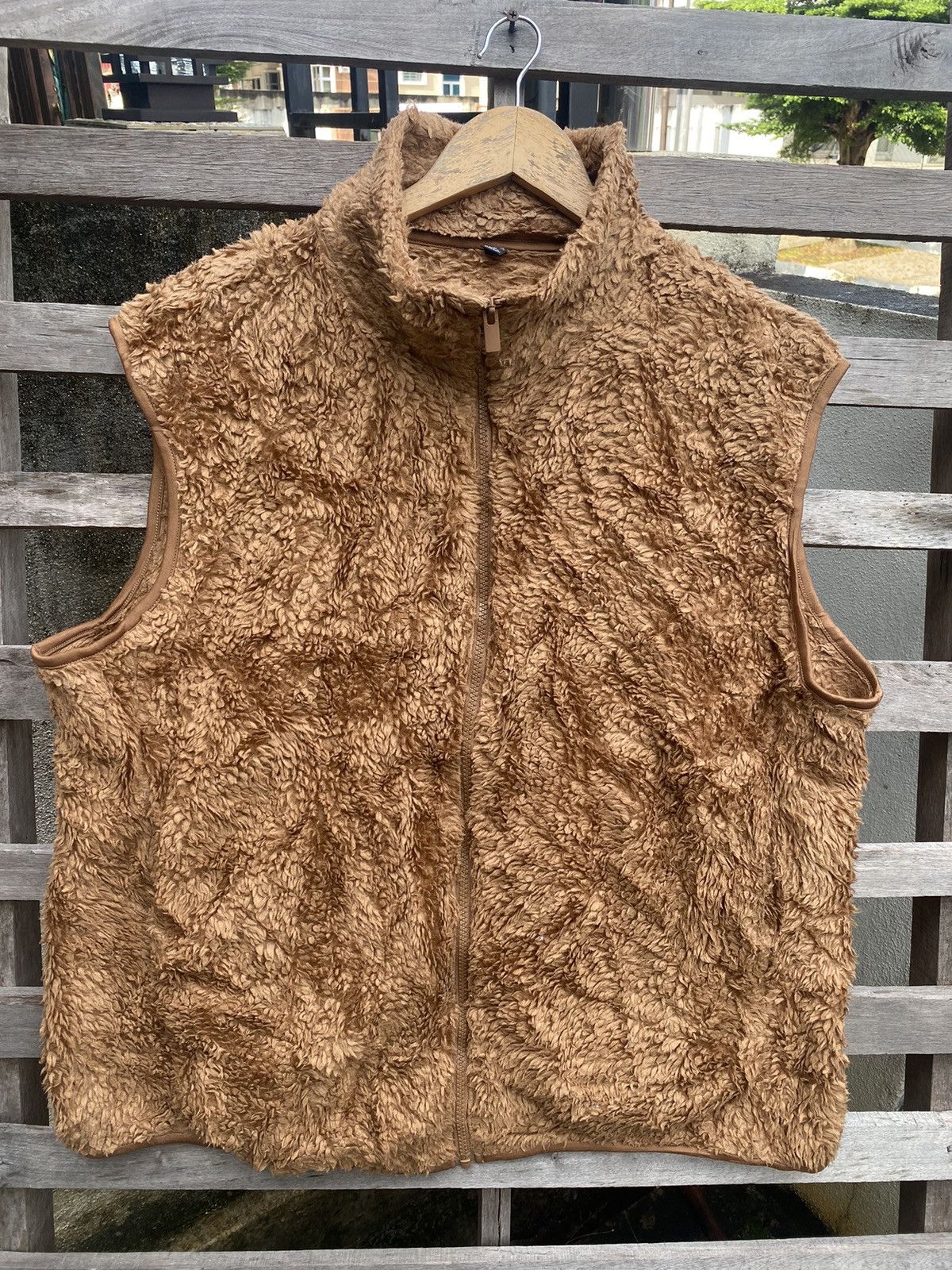 Uniqlo 🔥 Steals 🔥 Uniqlo Sherpa Vest Size 52R - 2 Thumbnail
