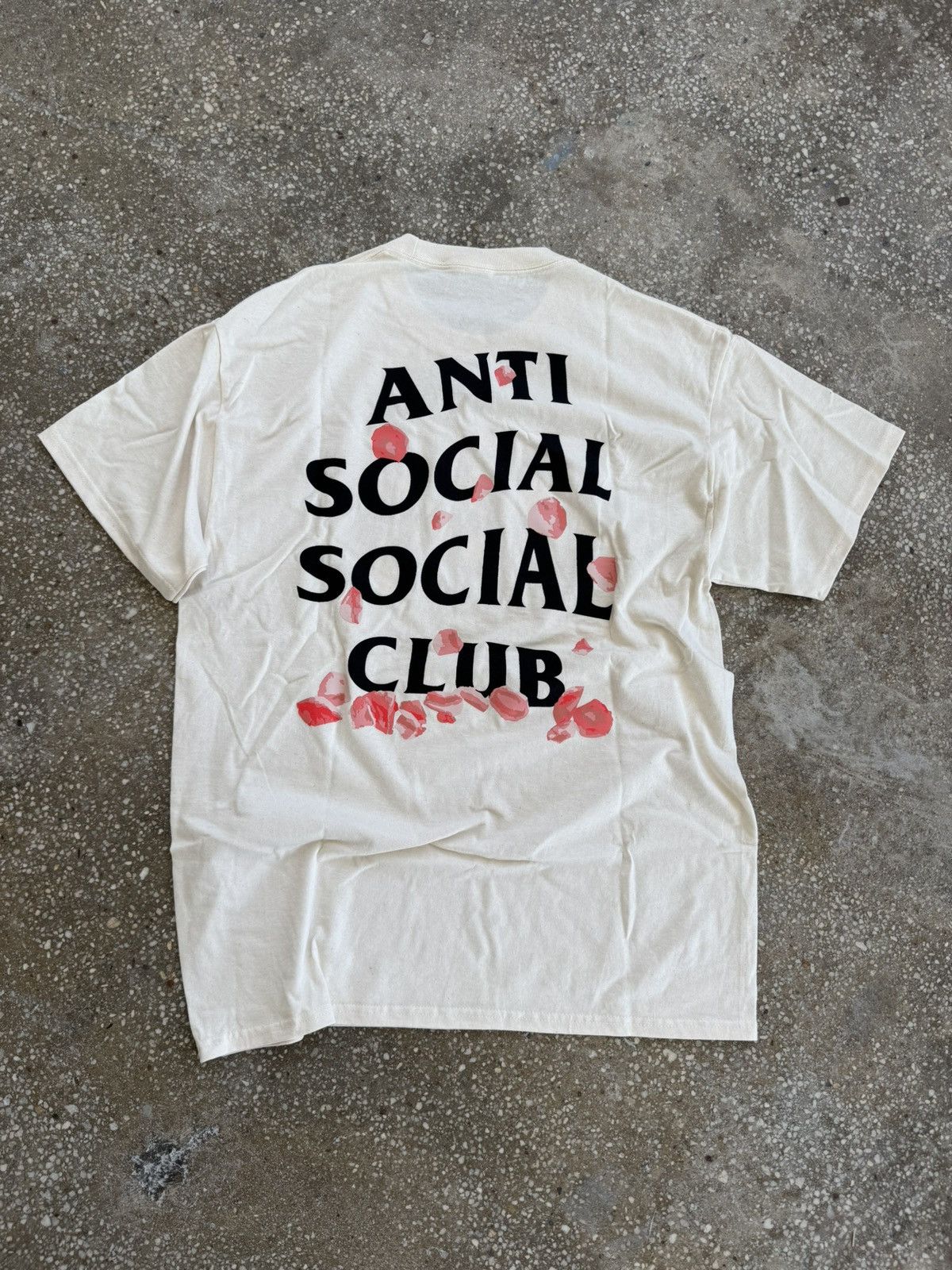 ASSC ALONE NOT LONELY TEE SZ L
