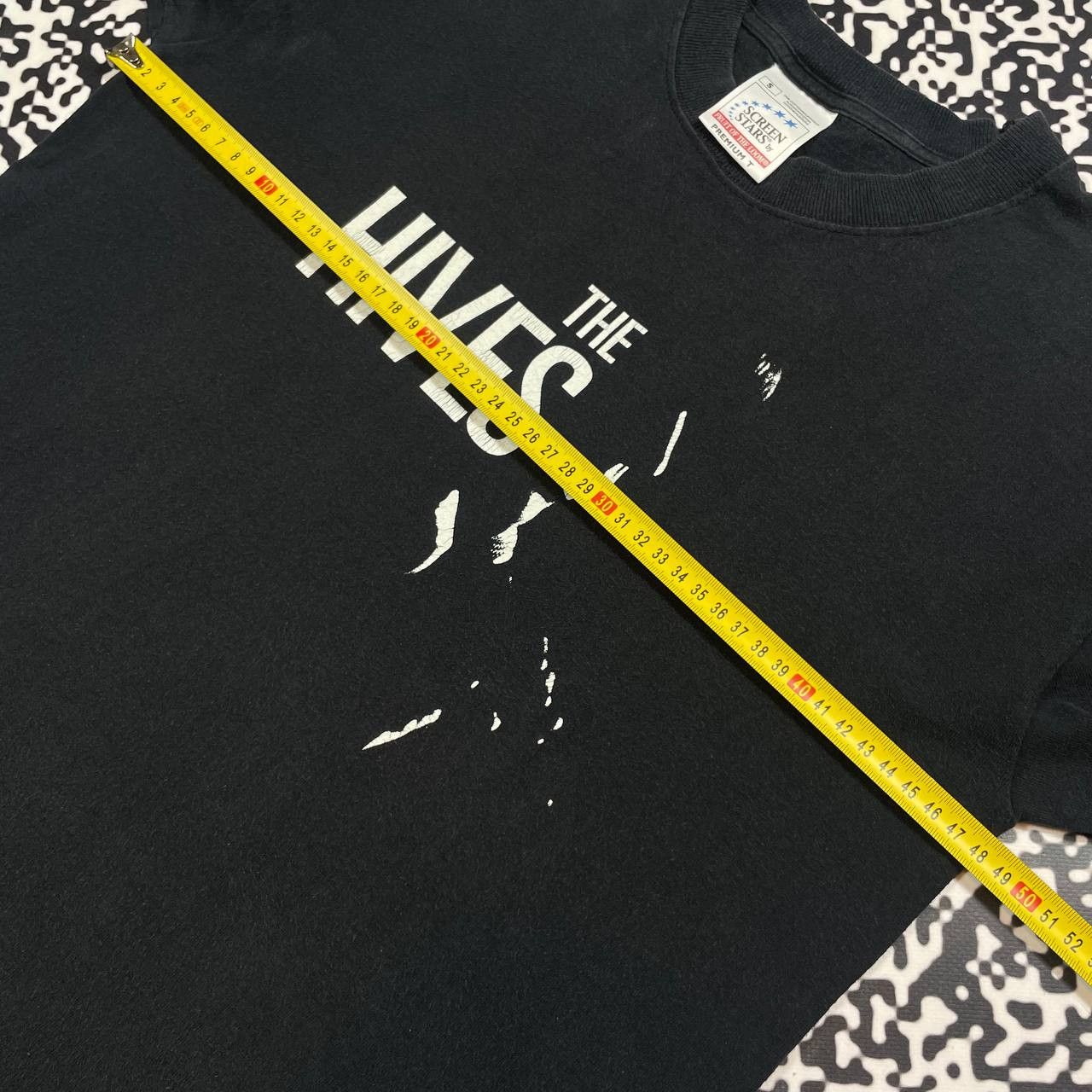 Band Tees Vintage 90s The Hives Band Rock Sweden Faded T-shirt Size US S / EU 44-46 / 1 - 8 Thumbnail