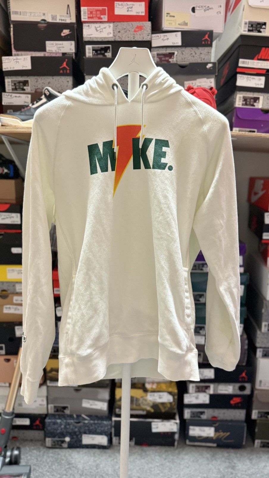 Jordan Brand Nike Air Jordan Mens "Like Mike" Gatorade Hoodie large white Size US L / EU 52-54 / 3 - 2 Thumbnail