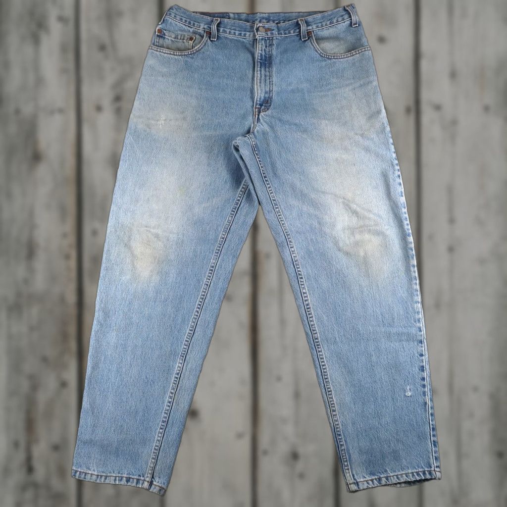 Levi's VINTAGE Levis 560 36x32 (36x30.75) Red Tab Tapered Leg Denim Jeans Canada 90s Size US 36 / EU 52 - 1 Thumbnail