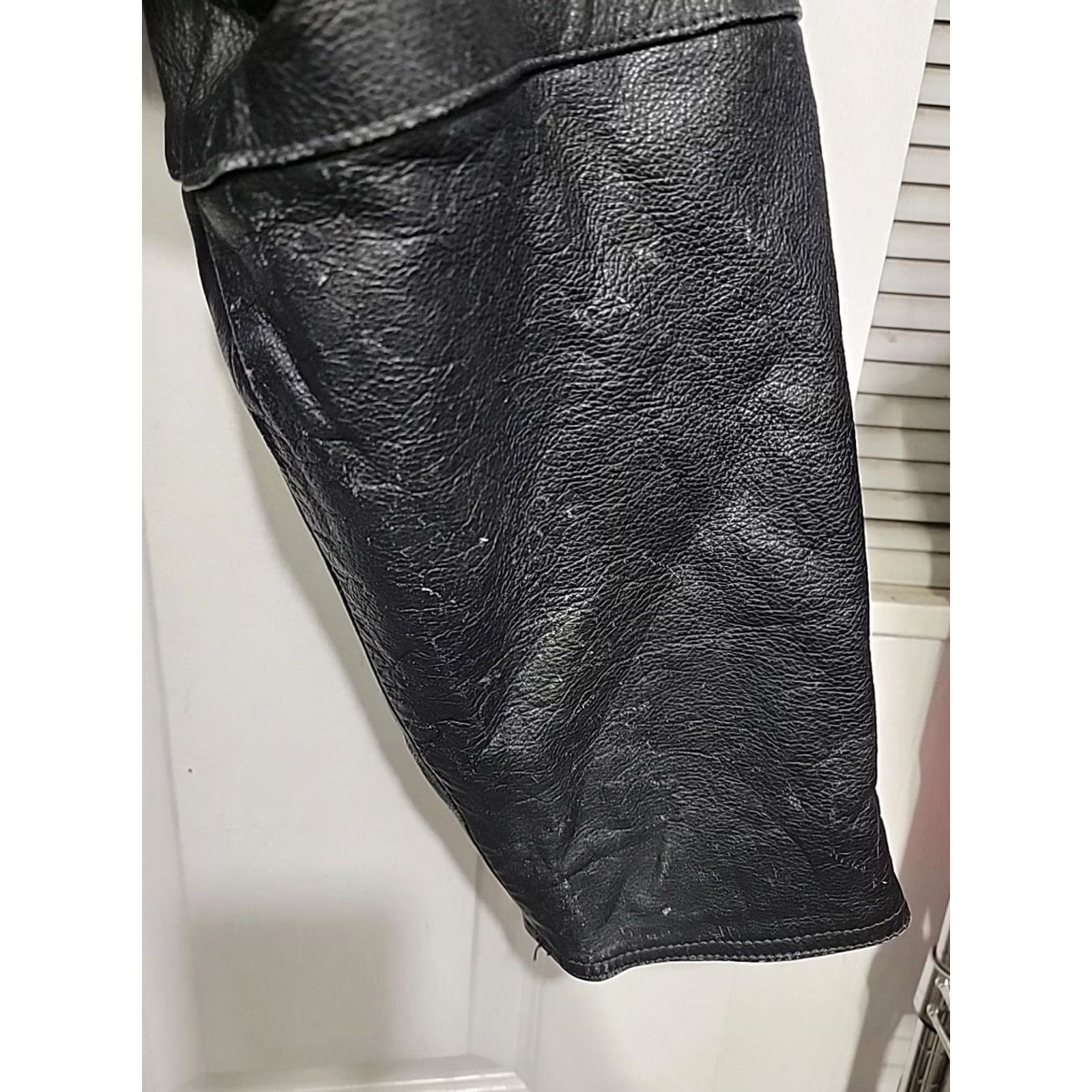 Vintage VINTAGE Racine by Peltex Leather Moto Jacket Mens M Black Distressed Leather 20 Chest 24.5 Length Size US M / EU 48-50 / 2 - 4 Thumbnail