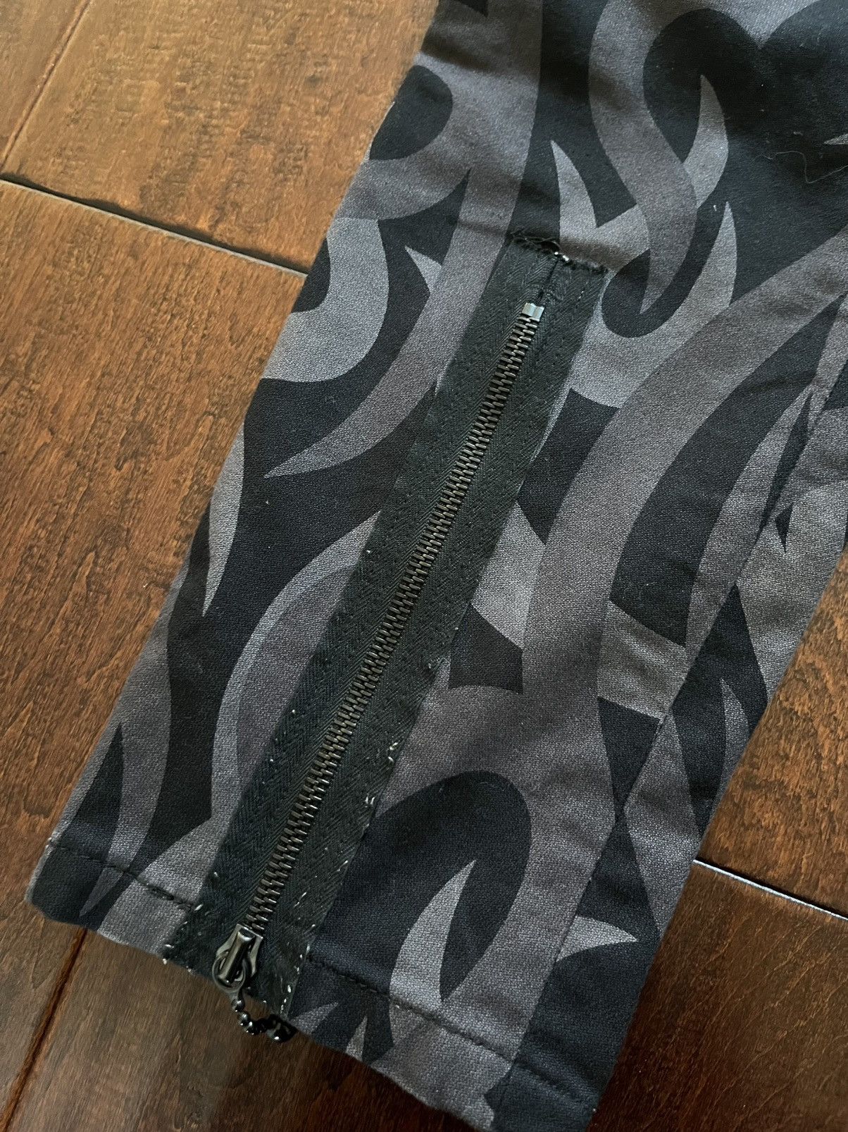Number (N)ine AW04 Black Tribal Camo Bondage Zipper Cargo Pants FW04 Size US 29 - 4 Thumbnail