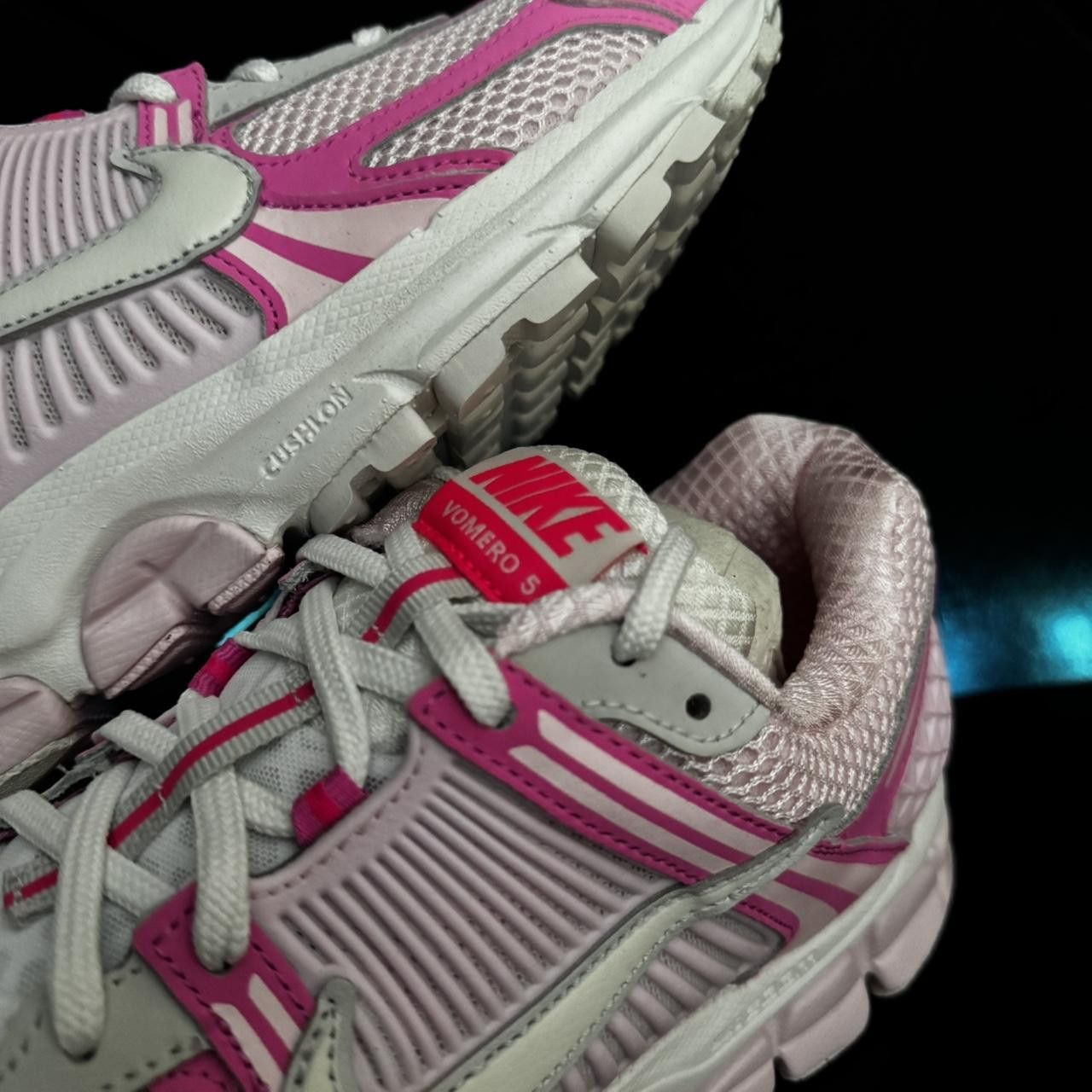 Nike Nike Zoom Vomero 5 Hyper Pink Size 10w Size US 10 / IT 40 - 4 Thumbnail