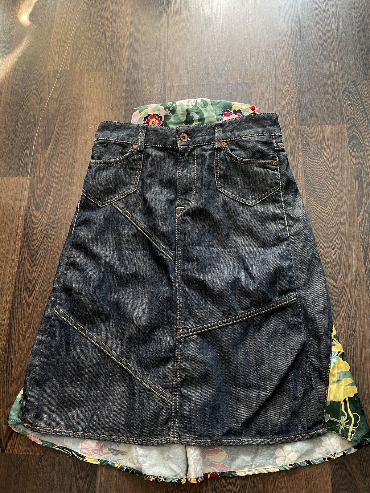 Evisu Vintage Evisu Genes 00s Denim Skirt Rare Size 30" / US 8 / IT 44 - 3 Thumbnail