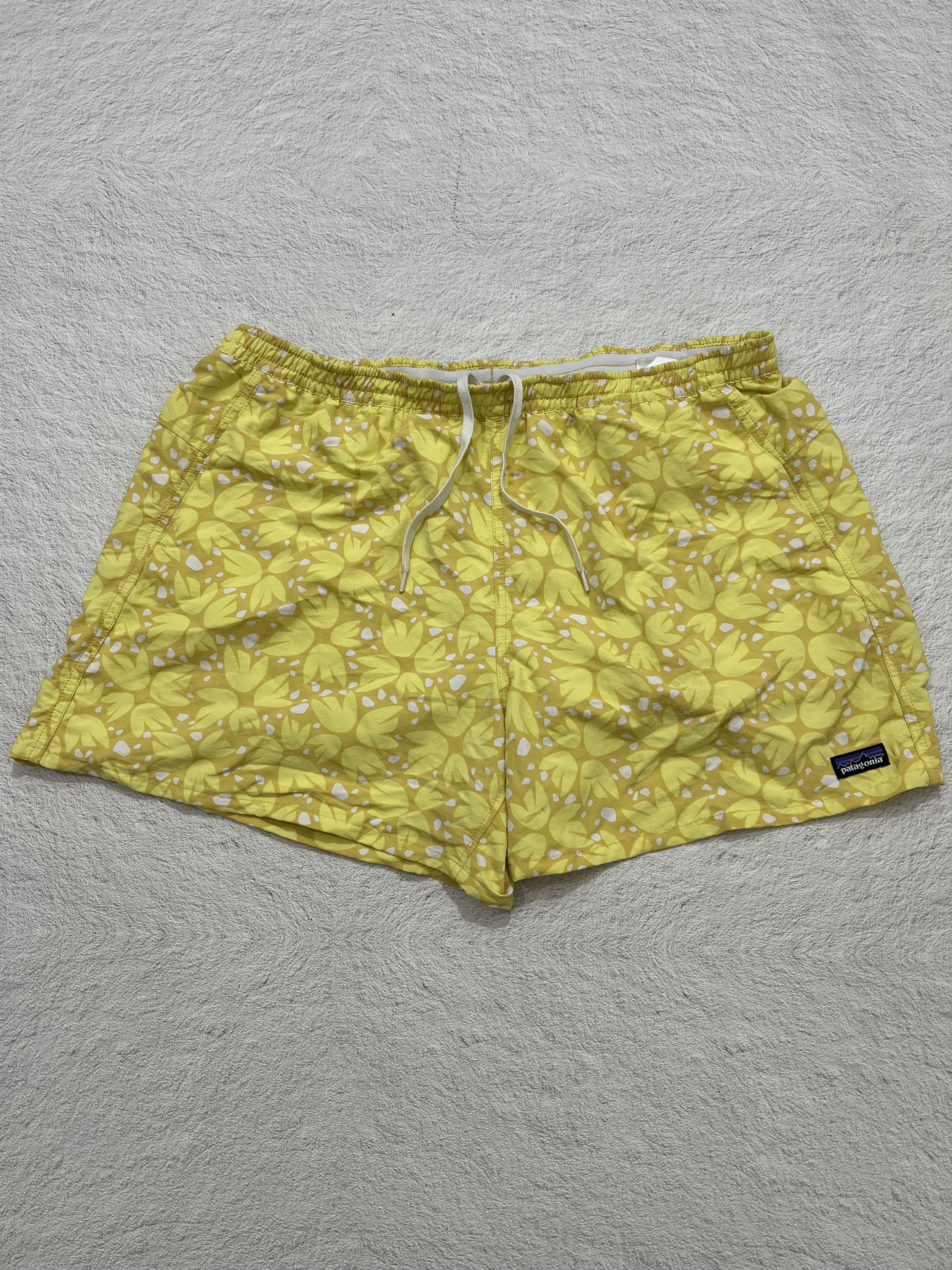 Patagonia 2000s Archival Patagonia Flower Pattern Relaxed Short y2k Size US 30 / EU 46 - 1 Thumbnail