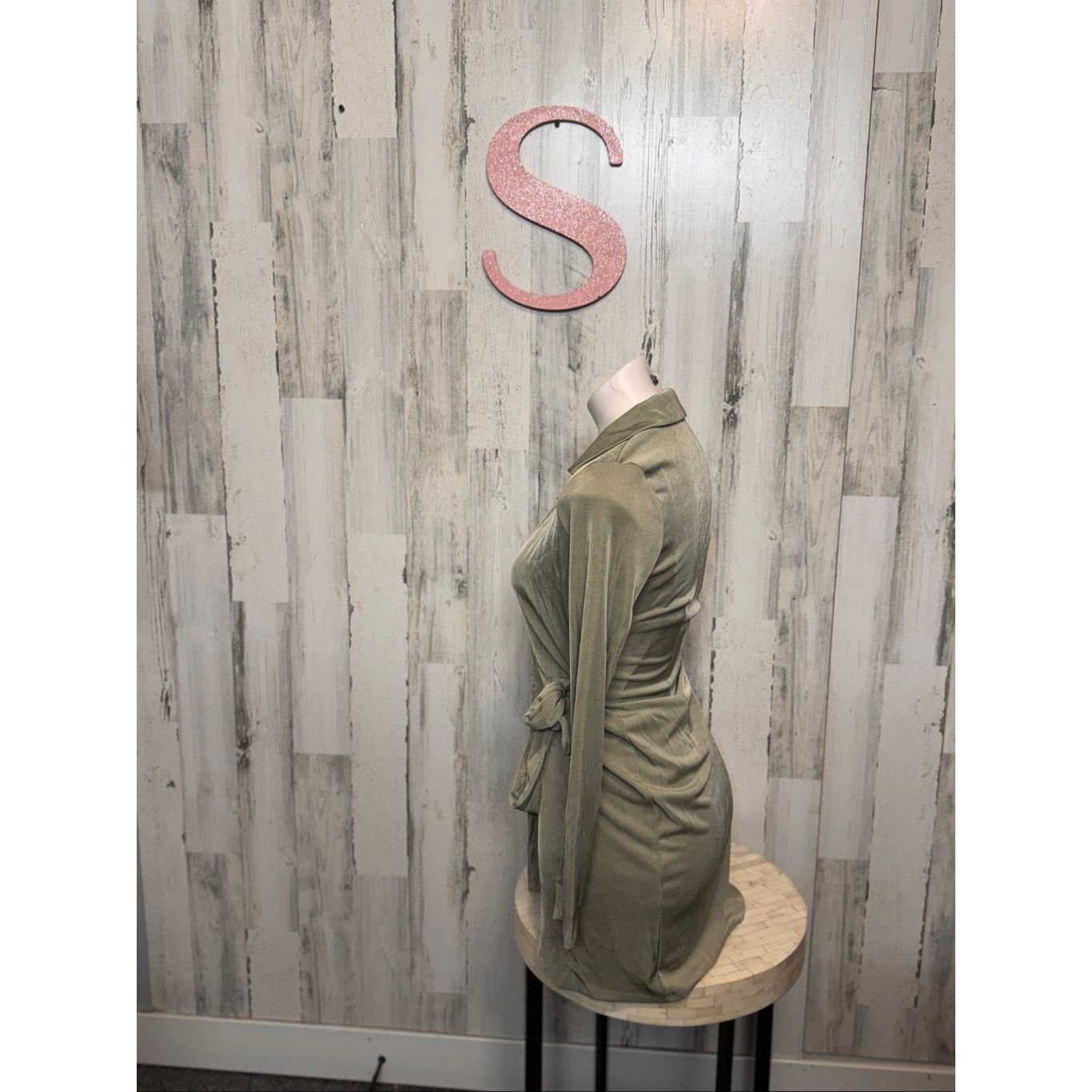 Forever 21 Forever 21 Gold Satin Wrap Dress | Long Sleeve Collared Mini Dress Size Small Size S / US 4 / IT 40 - 5 Thumbnail