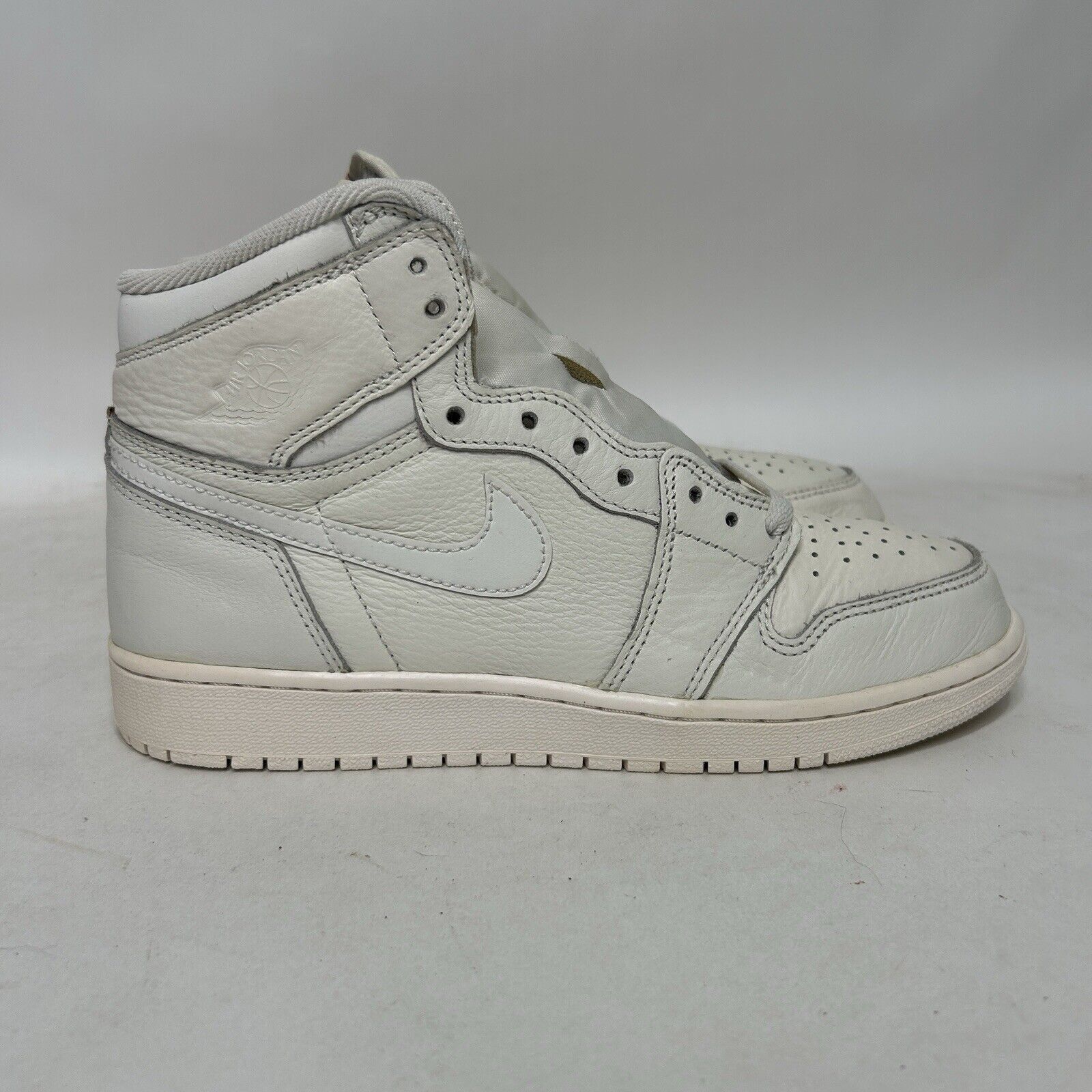 Nike Nike Shoes Air Jordan 1 Retro High OG BG “Sail” 2024 Size US 8.5 / IT 38.5 - 4 Thumbnail