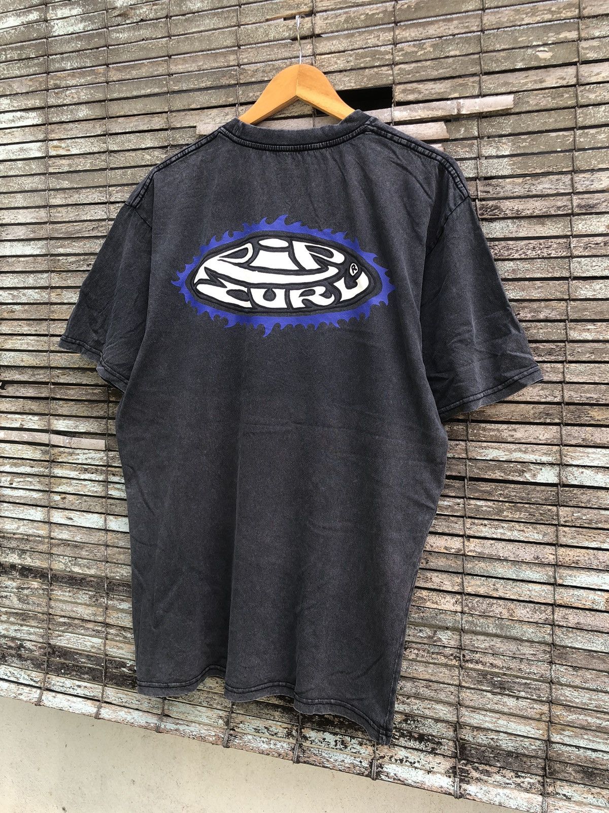 Vintage Crazy Vintage Y2K Sunfaded Rip Curl Centre Logo Backhit Tee Size US L / EU 52-54 / 3 - 9 Thumbnail