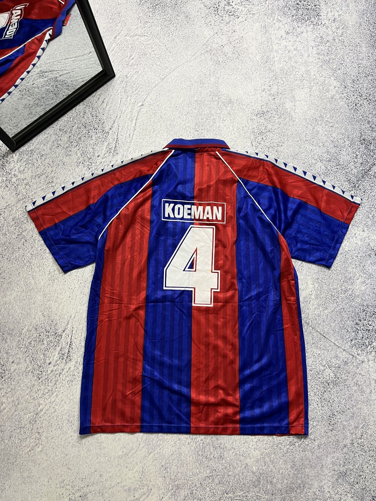 Vintage Vintage Barcelona 90’s Home Soccer Jersey Koeman #4 Size US L / EU 52-54 / 3 - 11 Thumbnail