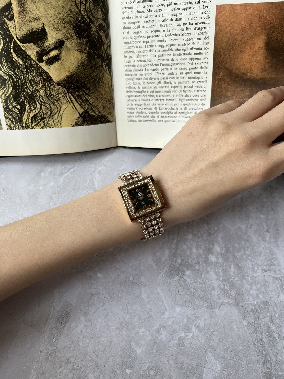 Liansheng Quartz Luxury Watch with Rhinestones