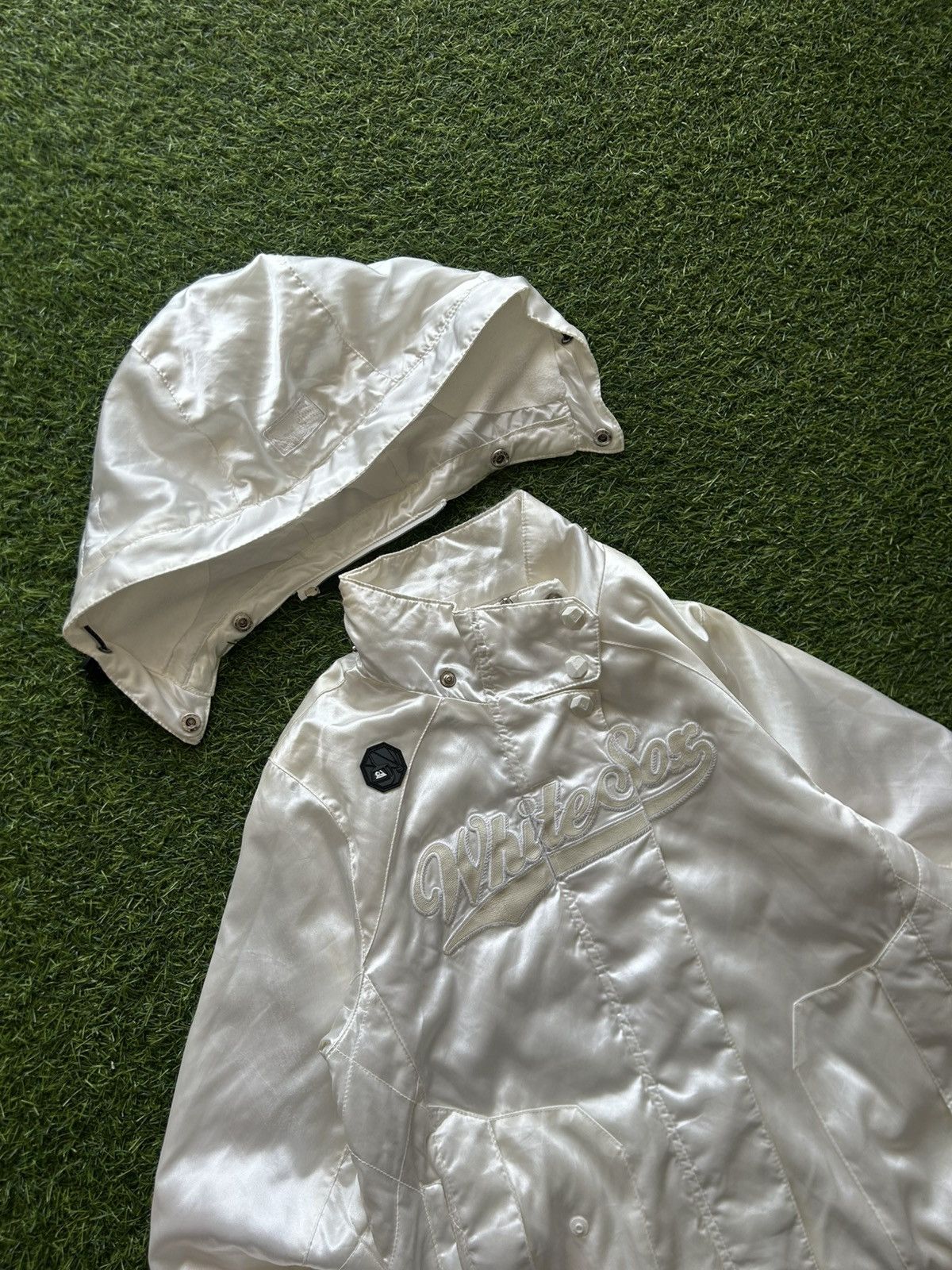 MLB Rare MLB White Sox Satin Puffy Jacket ZipOff Hood Streetwear Size US S / EU 44-46 / 1 - 8 Thumbnail