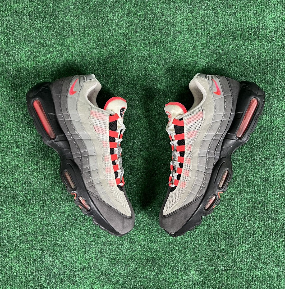 Nike Nike Air Max 95 OG Solar Red White Grey Black Mens Size 13 Size US 13 / EU 46 - 1 Thumbnail