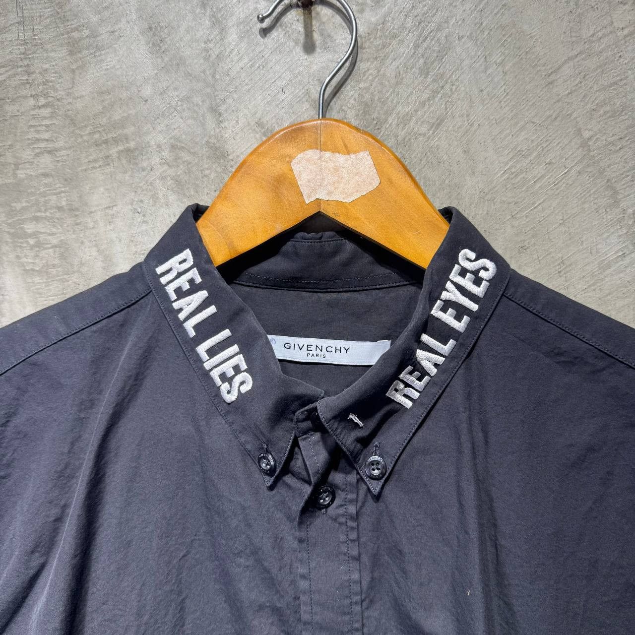 Givenchy Givenchy “Real Lies Real Eyes Realize” embroidered L/S Size US M / EU 48-50 / 2 - 2 Thumbnail