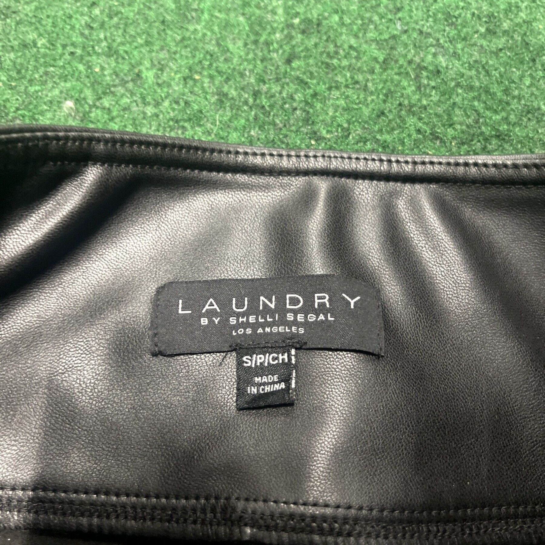 Laundry by Shelli Segal LAUNDRY by Shelli Segal LA Faux Leather Pants Size Small Black Size 28" / US 6 / IT 42 - 4 Thumbnail