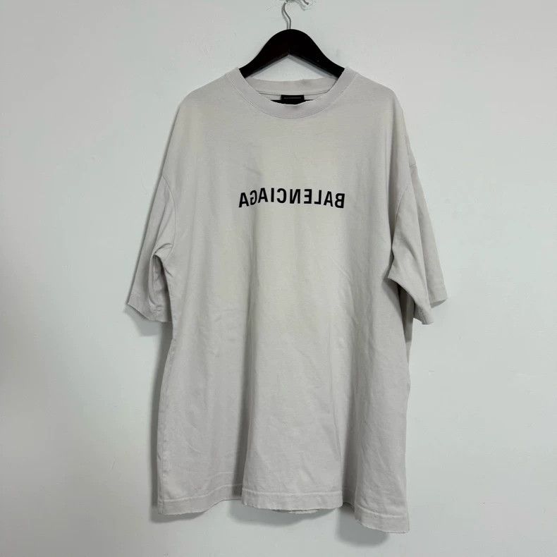 Balenciaga Balenciaga White embroidered reverse letter short sleeve Size US M / EU 48-50 / 2 - 1 Thumbnail