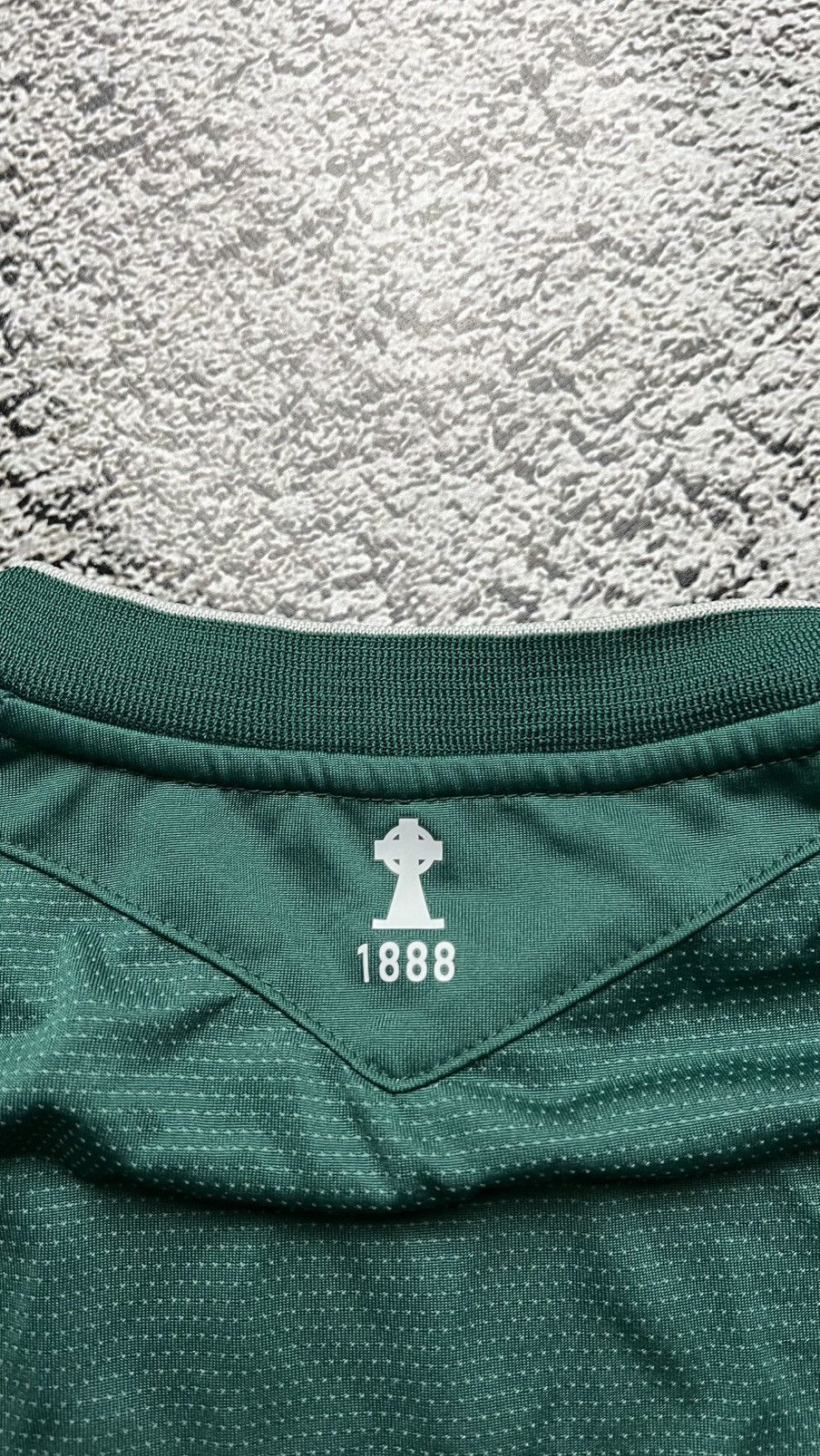 Umbro 2004-2005 Celtic Glasgow umbro jersey Size US M / EU 48-50 / 2 - 6 Thumbnail