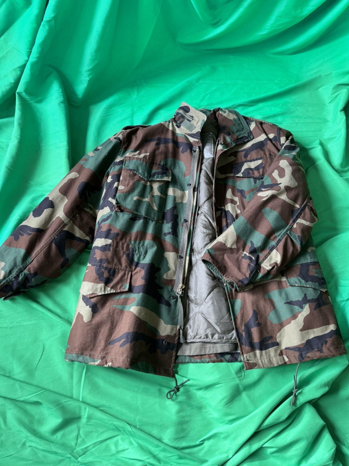 Vintage Heavy Army Field Jacket woodland camo Size US M / EU 48-50 / 2 - 6 Thumbnail